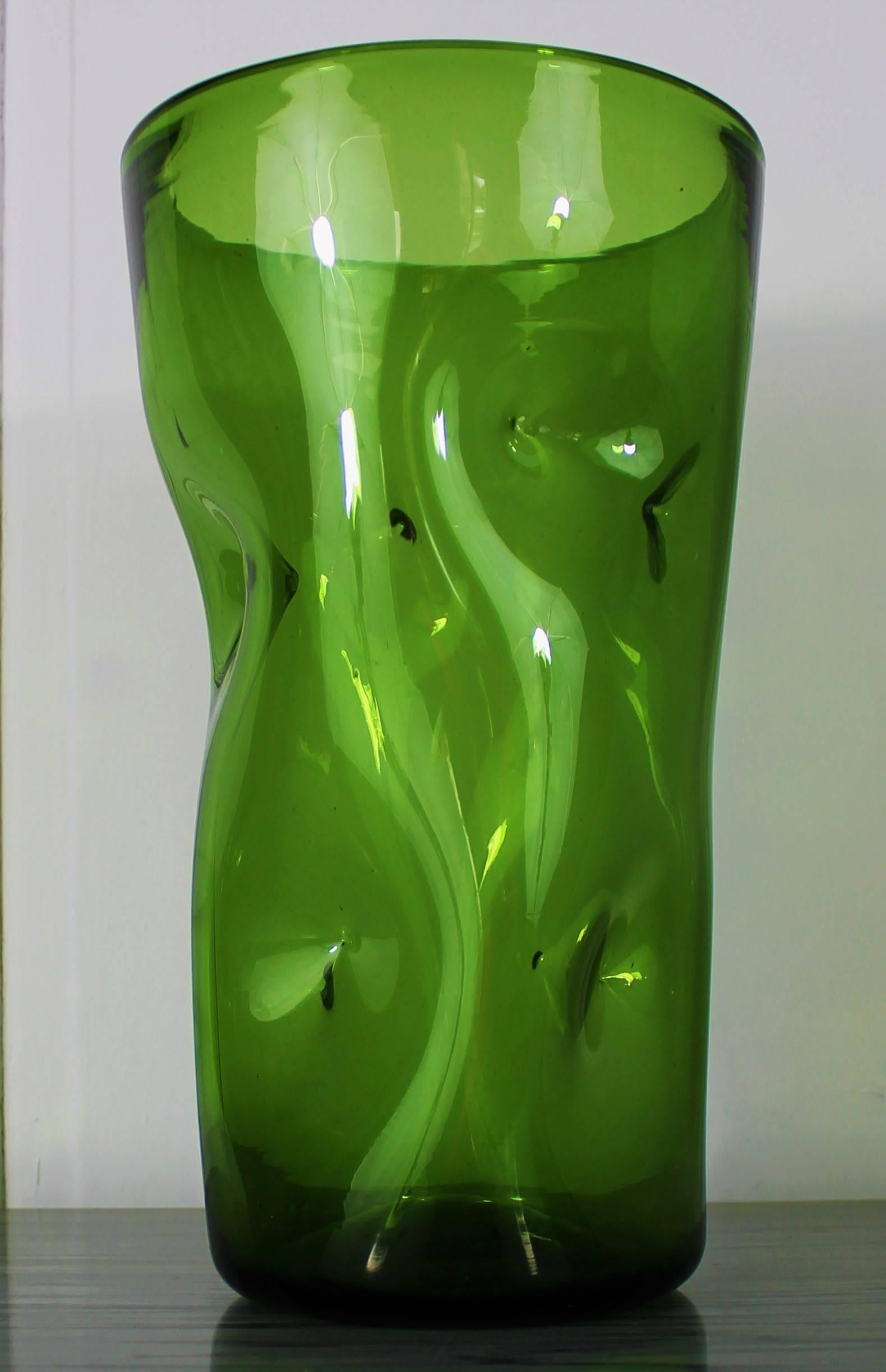 Large 1970s Vintage Green Blown Crystal Vase, France 20th Cetury In Good Condition For Sale In Beuzevillette, FR