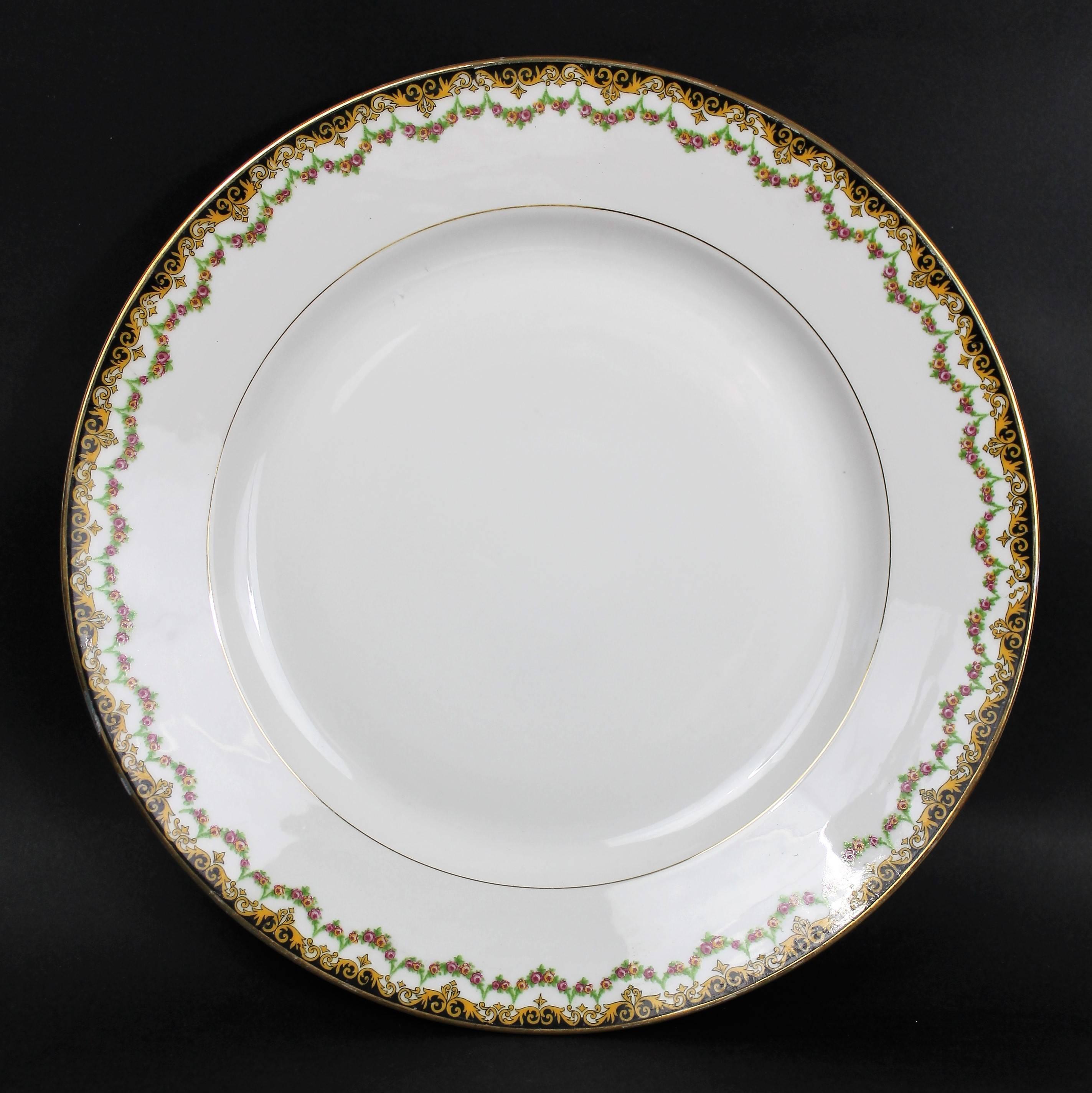 Beautiful Limoges porcelain tableware with yellow and black decoration, gilding, and garlands of flowers, comprising 67 pieces:
32 flat plates, 12 small plates, 11 soup plates, one soup tureen, one vegetable dish, two round dishes, one oval dish,