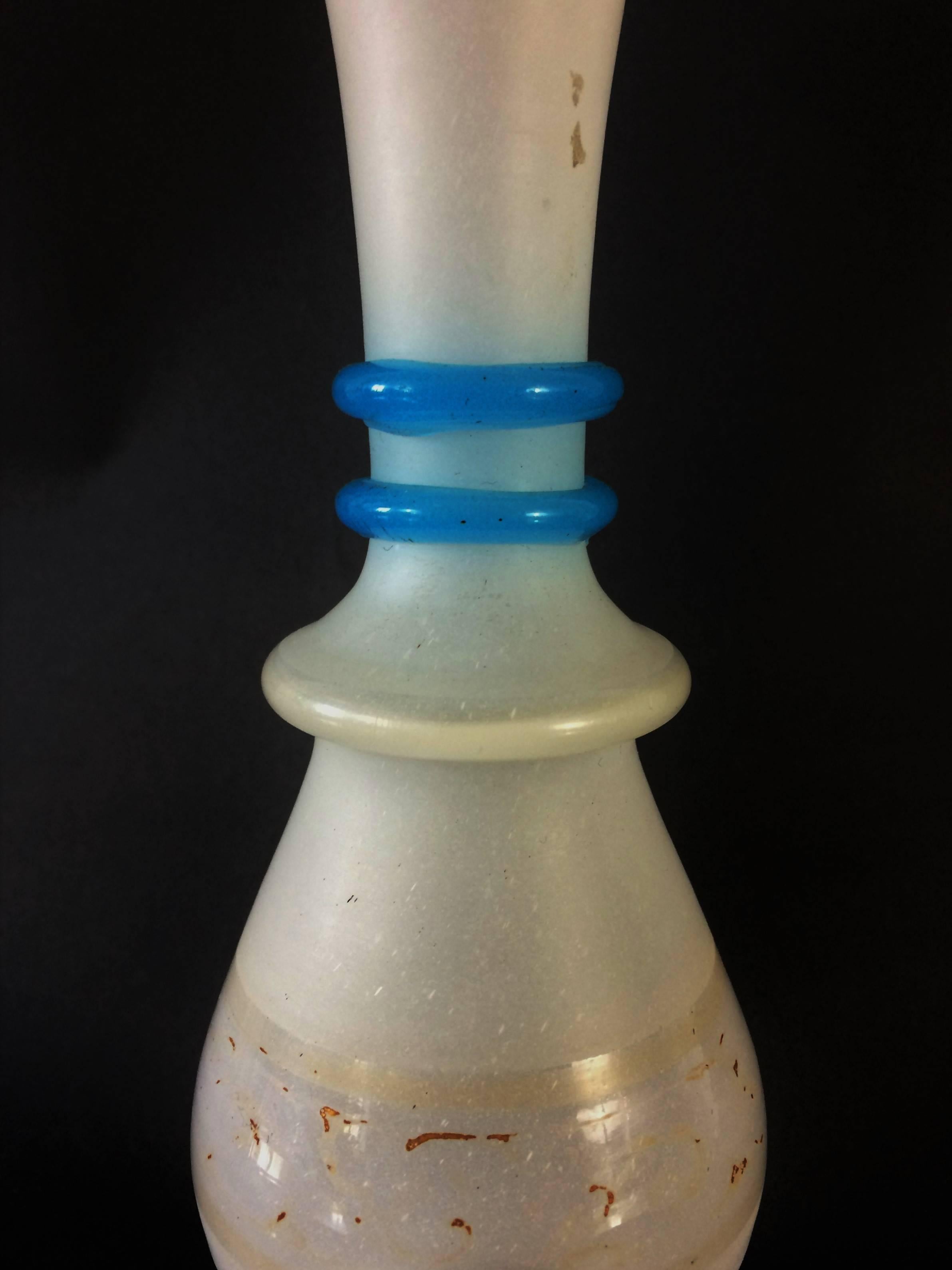 19th Century French Soliflor Vase in White and Blue Opaline Art Nouveau - 19th For Sale