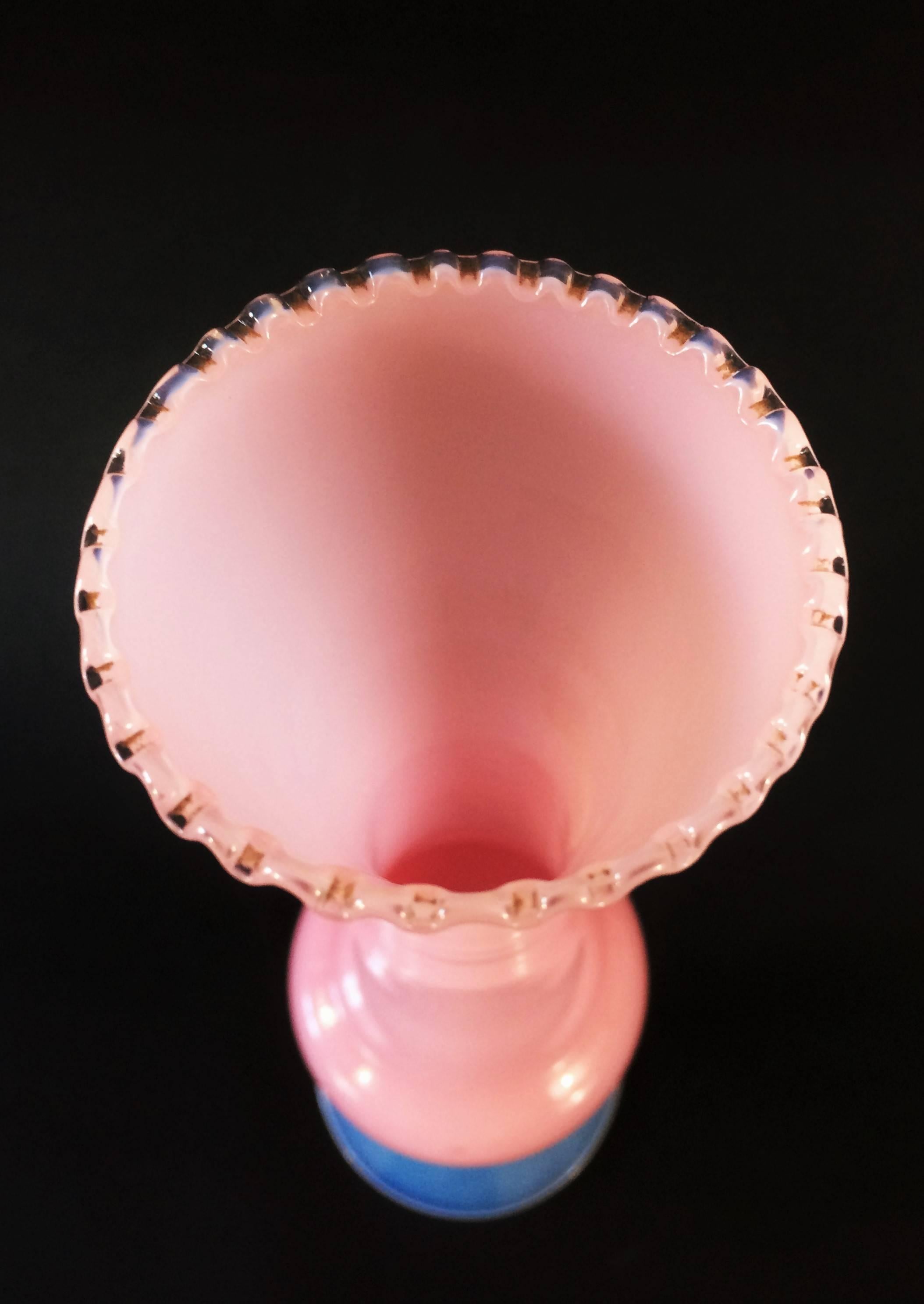 European French pink and blue Opaline Vase - Art Deco period - XXth 1920 For Sale