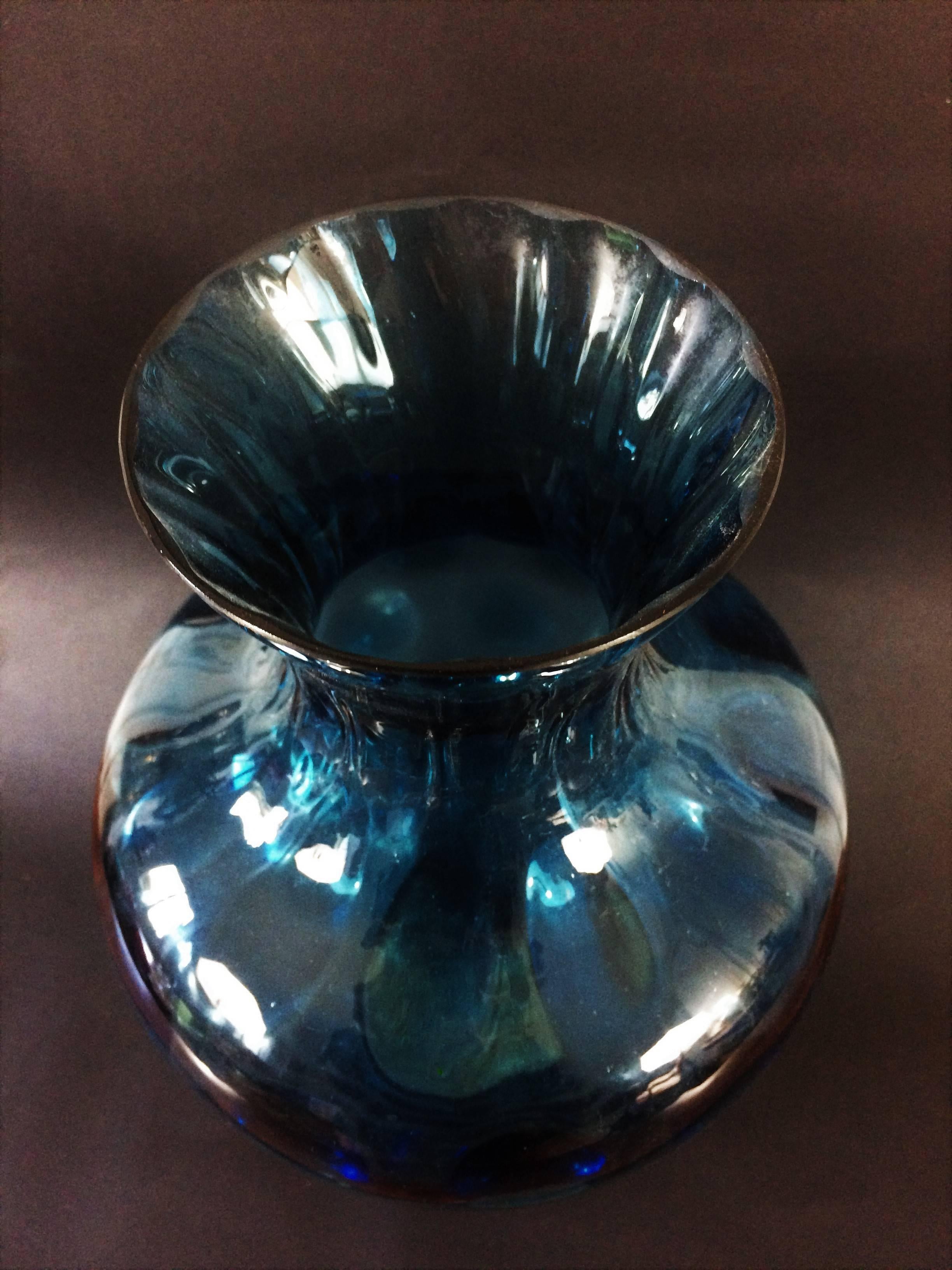 Vintage 1970s Blue Glass Vase In Good Condition In Beuzevillette, FR