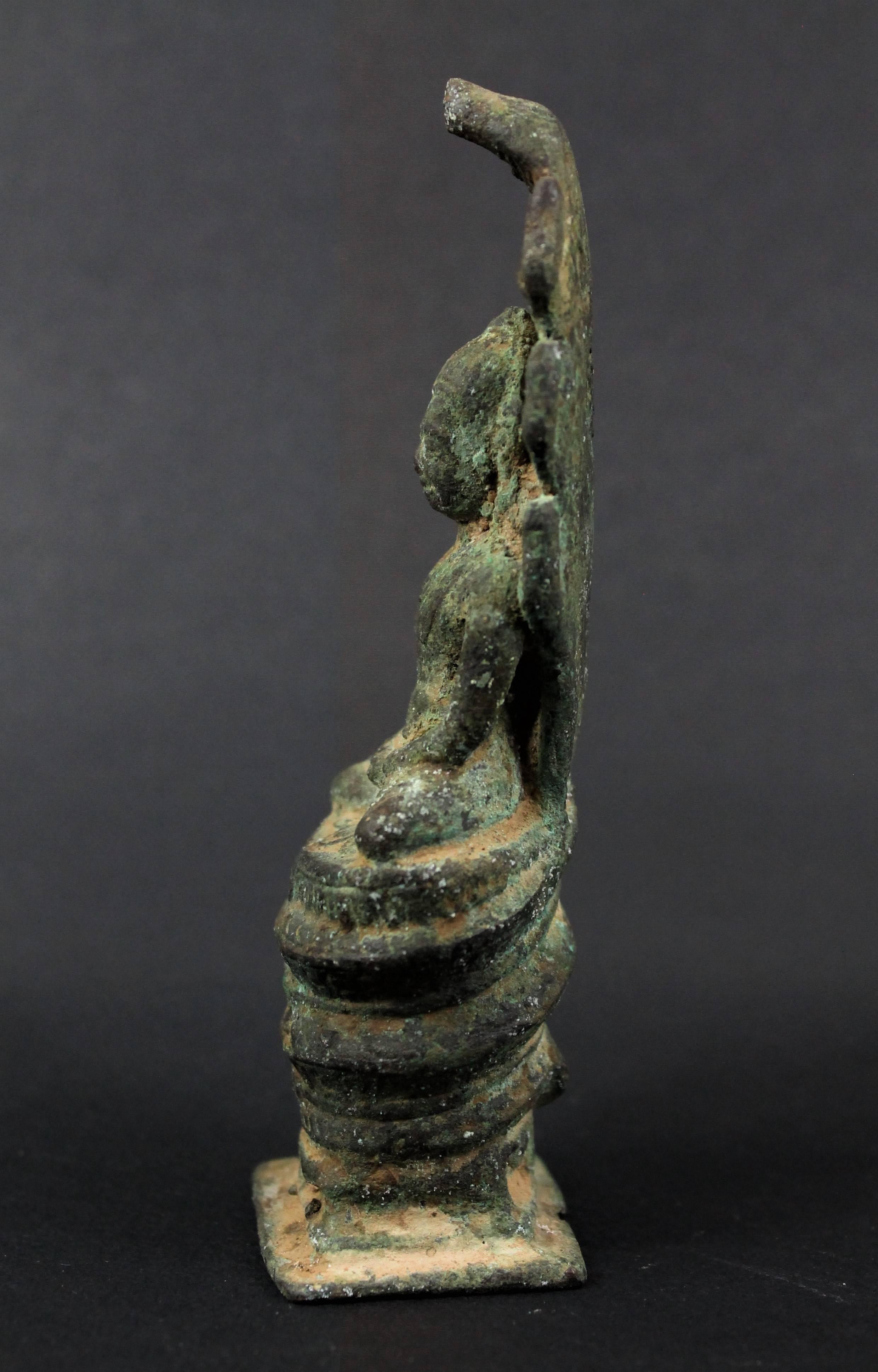 Kambodschanischer Buddha Naga-Kunst, Bronze, Angkor-Periode, 12 Jahrhundert im Zustand „Gut“ im Angebot in Beuzevillette, FR