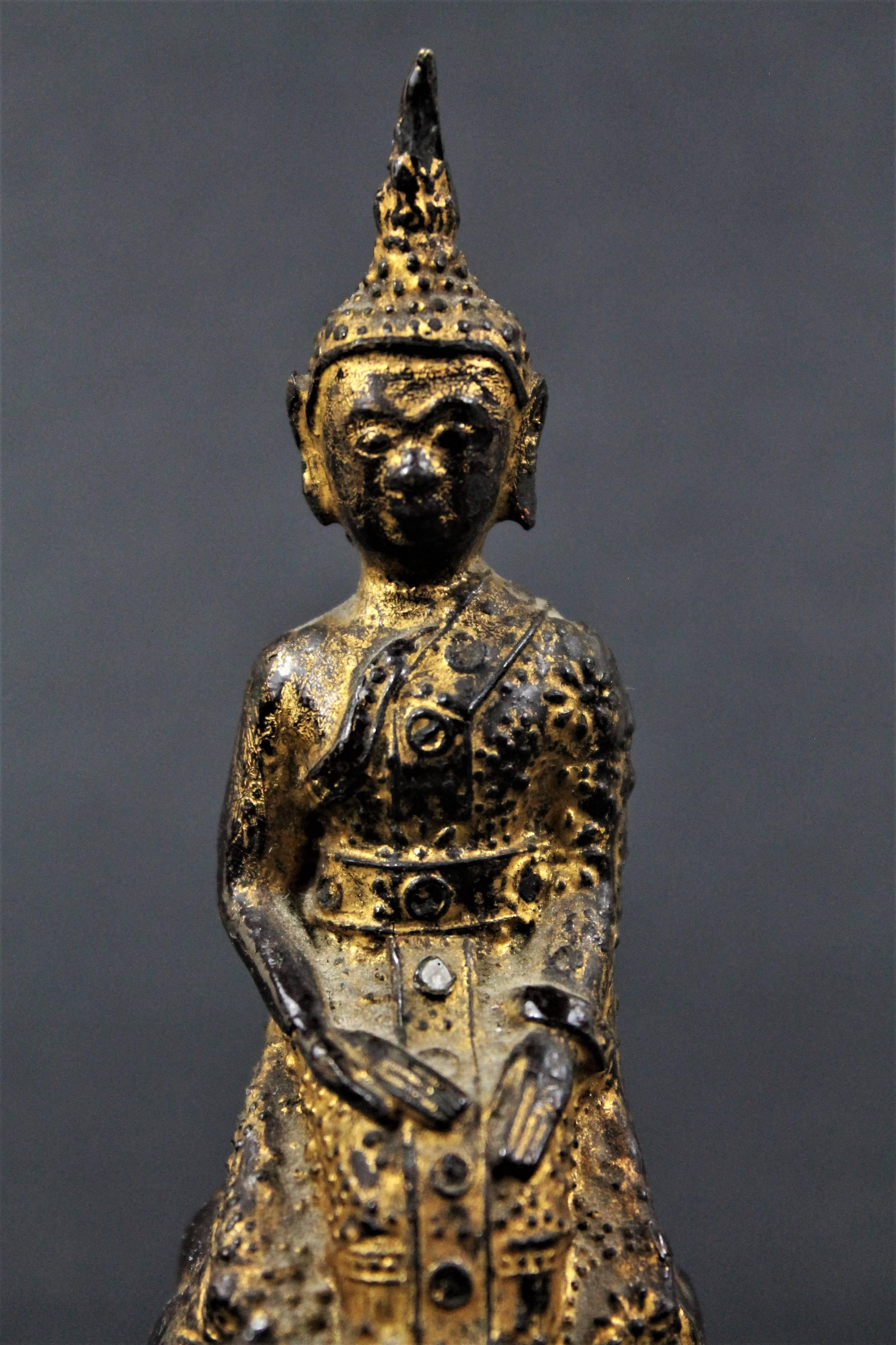  18. Jahrhundert Thailand Siam Rattanakosin Bronze lackierter und vergoldeter Buddha  (Lackiert) im Angebot