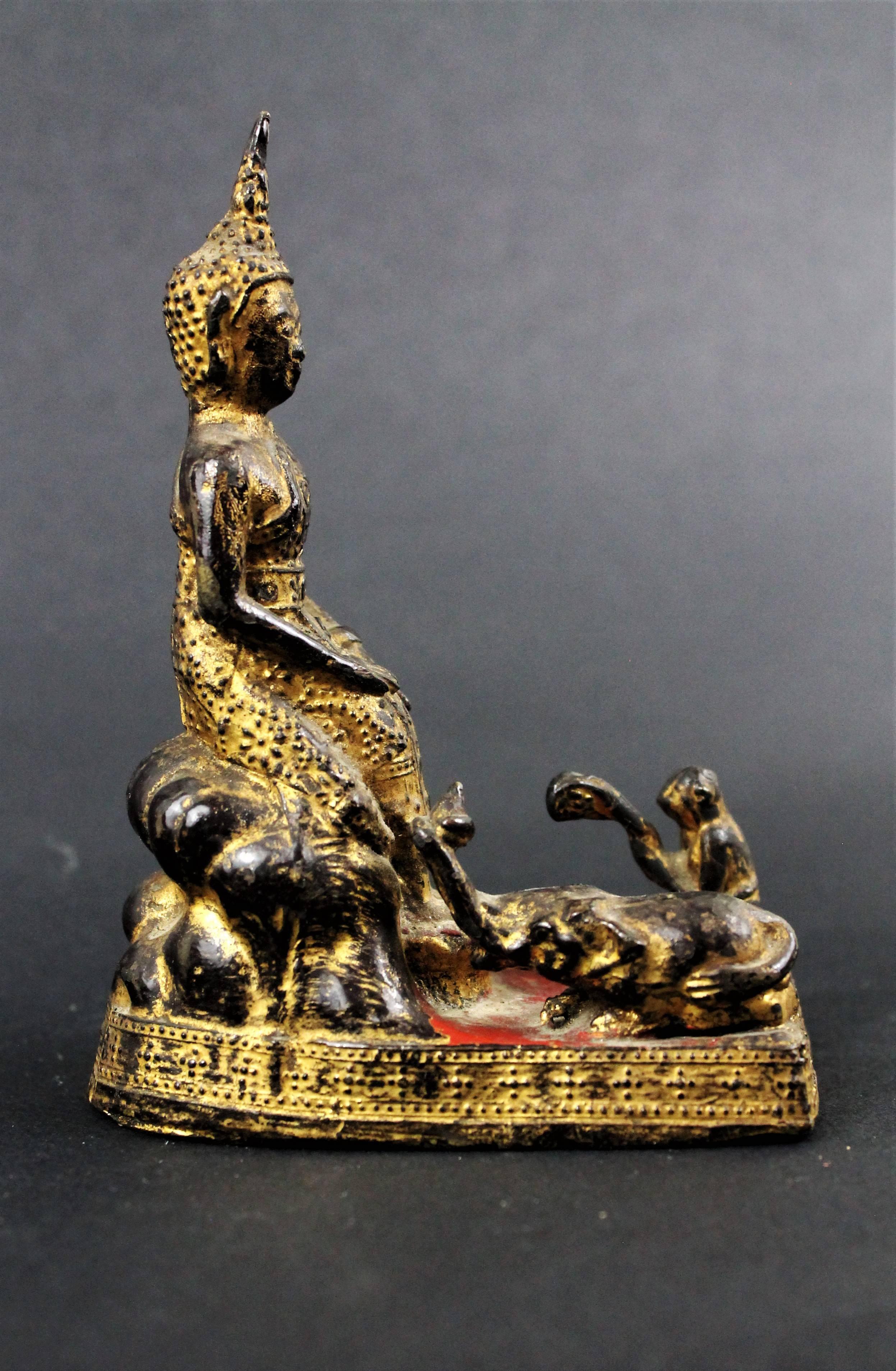  18. Jahrhundert Thailand Siam Rattanakosin Bronze lackierter und vergoldeter Buddha  im Angebot 3
