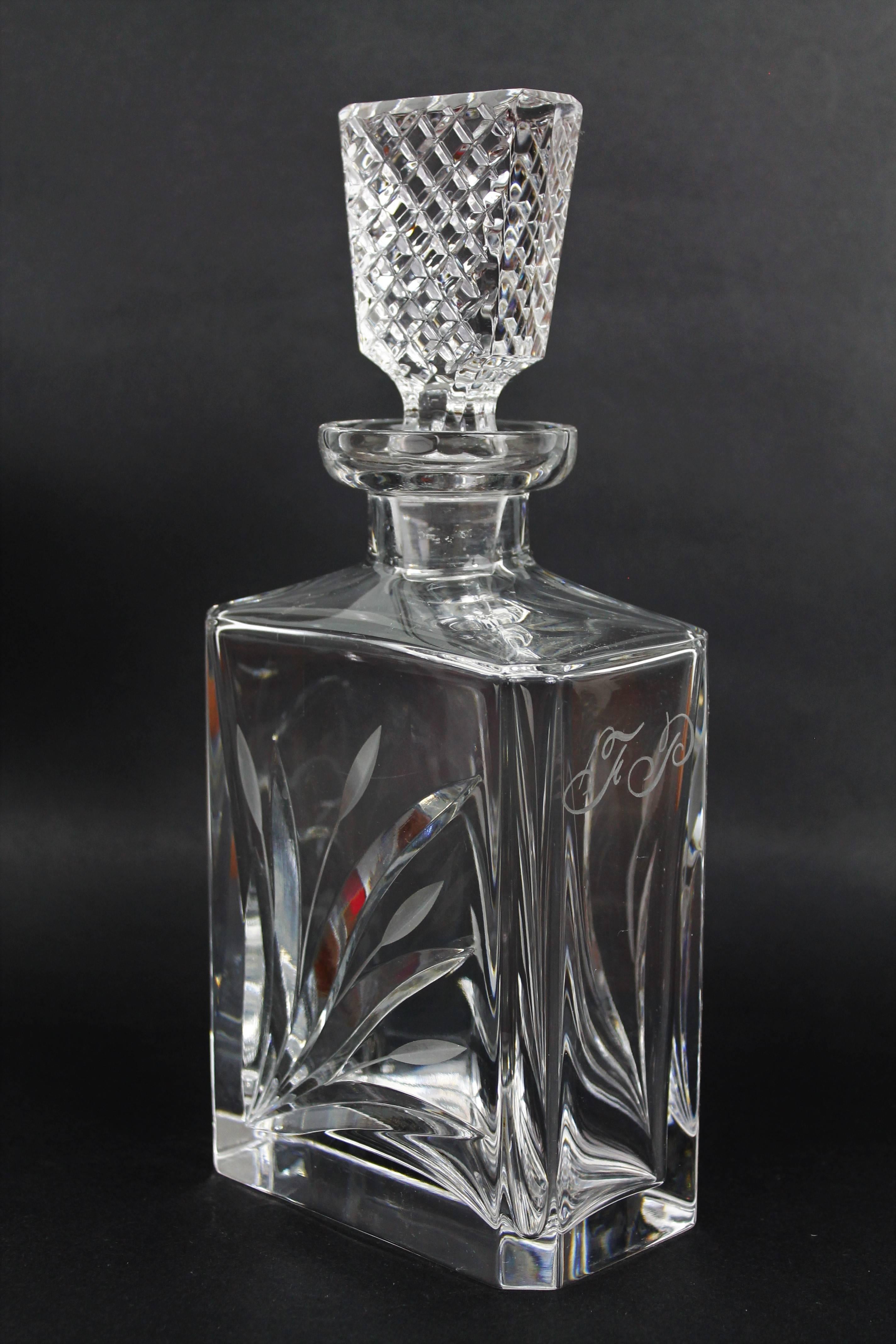 Beautiful crystal whiskey carafe engraved with stylized Maltese ears. Wear the F. F. monograms on one side.
Art Deco Style.
Circa 1950.
