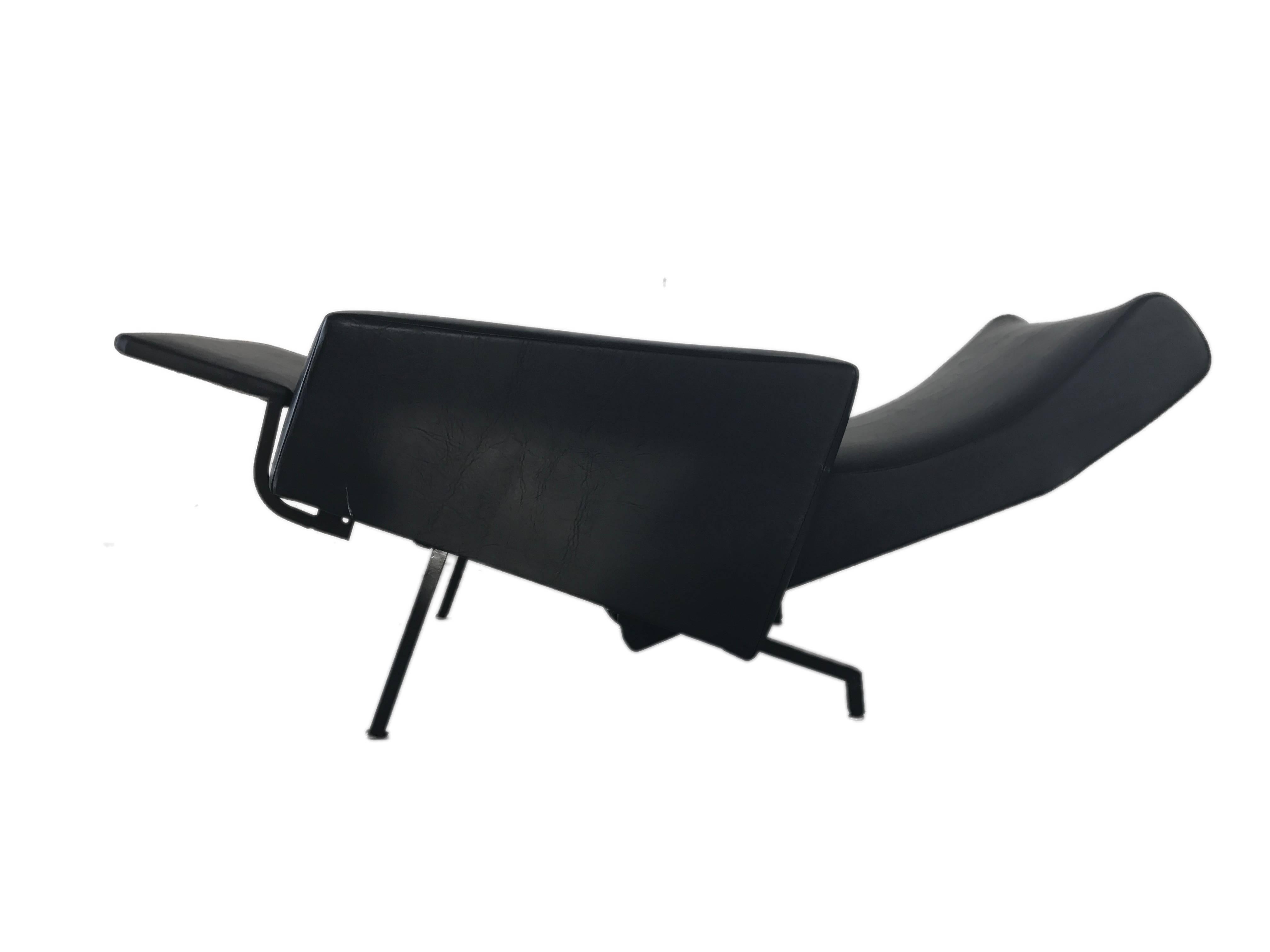 Lounge Chair Trelax by Pierre Guariche for Meurop In Good Condition For Sale In The Hague, NL