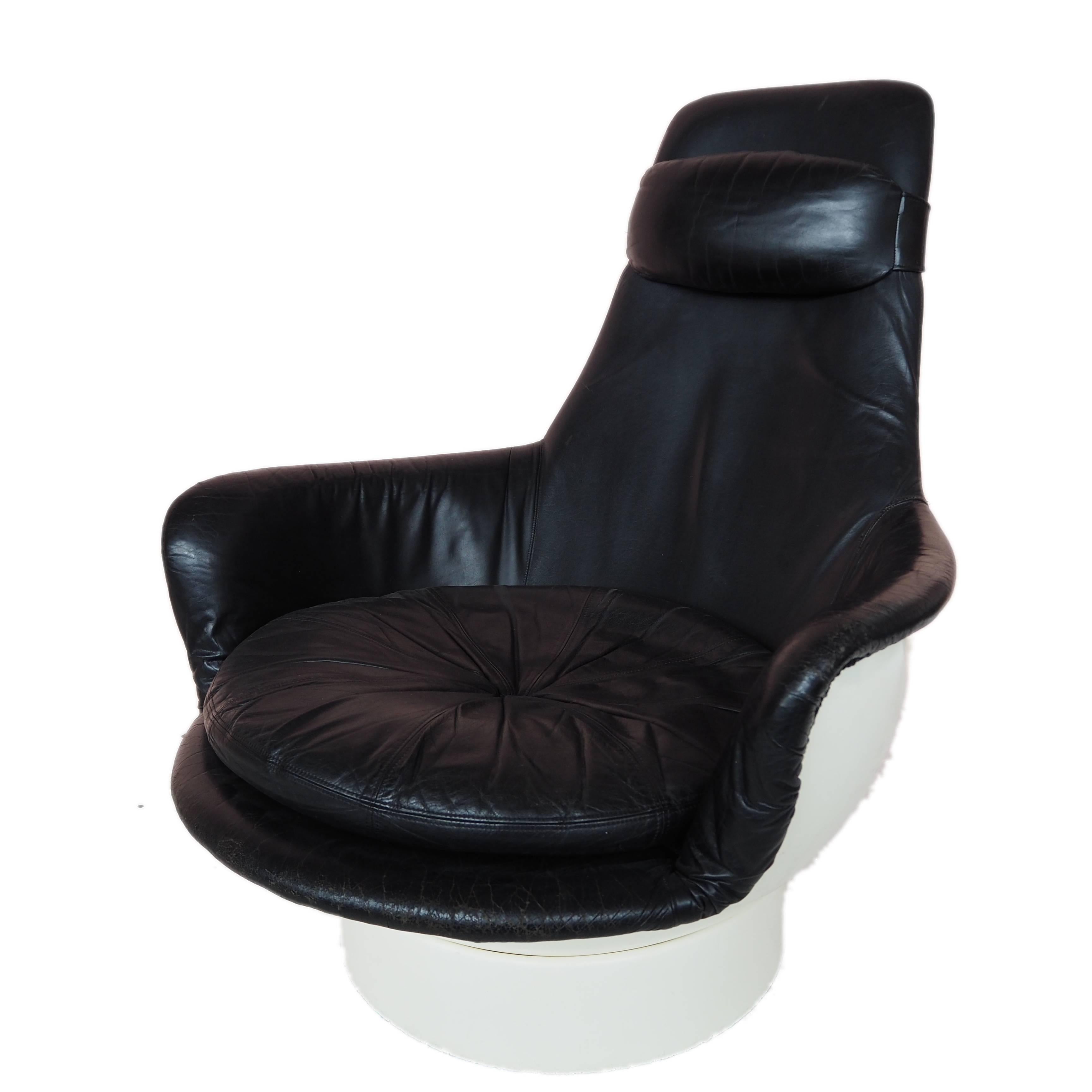 Rare Space Age Fiberglass and Black Leather Lounge chair For Sale