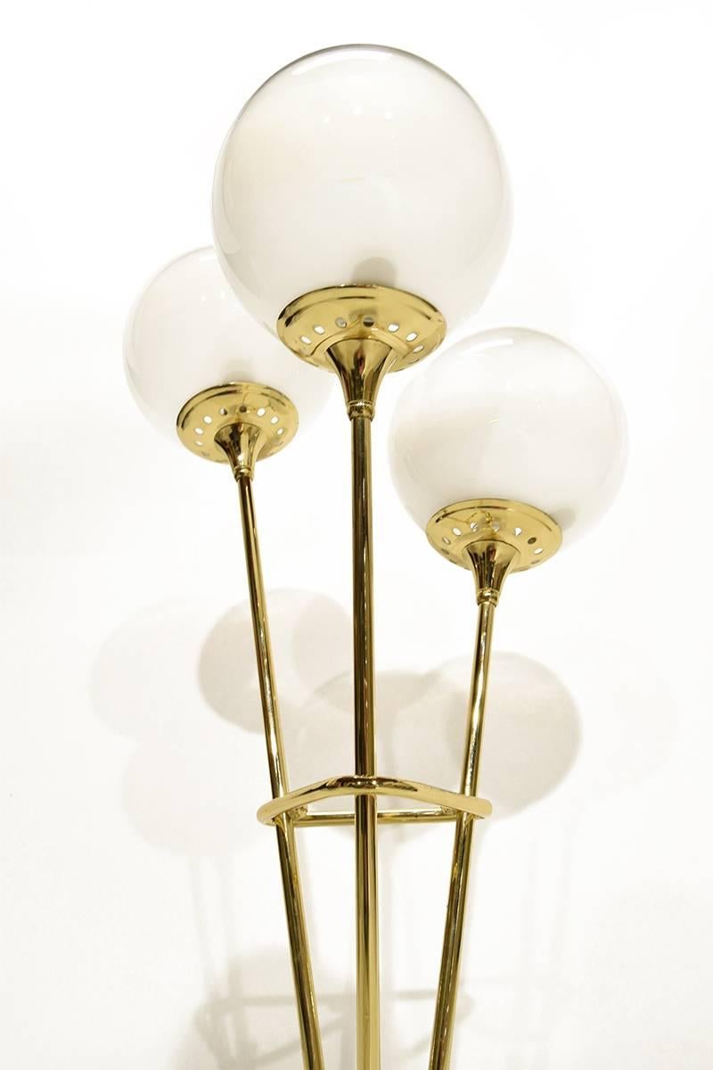 Italian Murano Glass and Brass Table Lamp in the Style of Stilnovo, 1960s In Excellent Condition In The Hague, NL