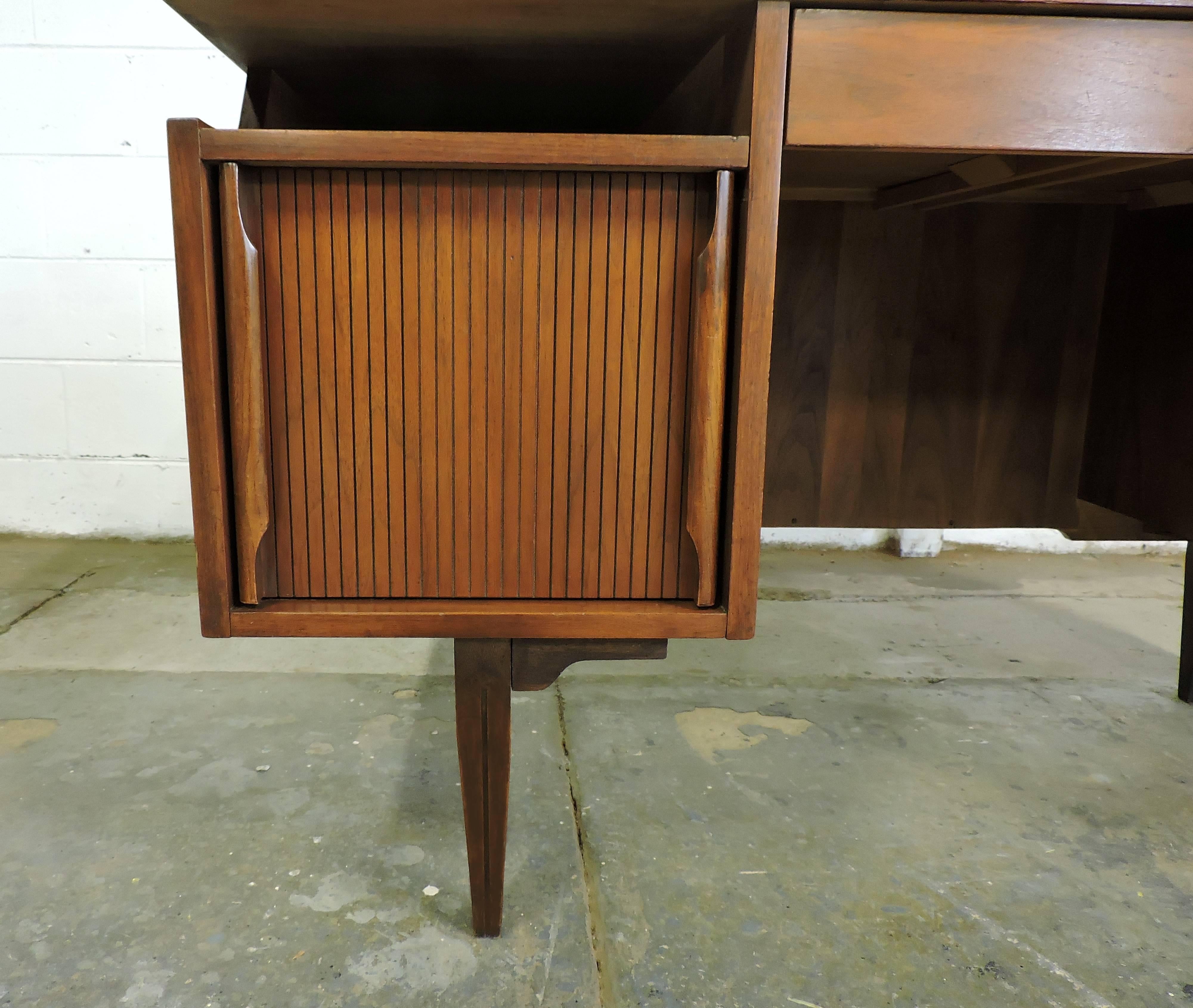 Mid-20th Century Hooker Mid-Century Modern Walnut Floating Top Desk