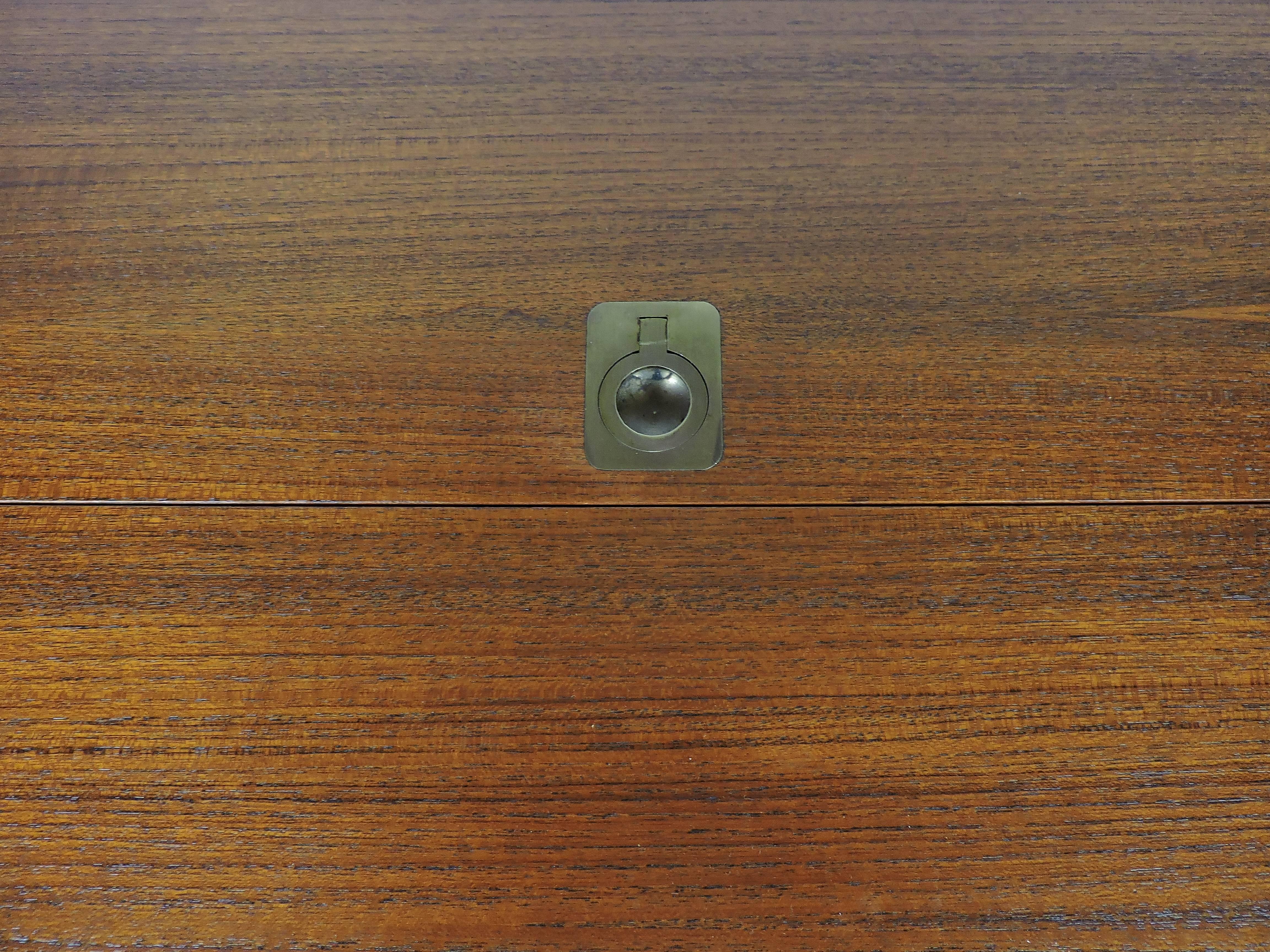 Arne Wahl Iversen Danish Modern Teak Desk or Vanity Table, Model 82 In Good Condition In Chesterfield, NJ