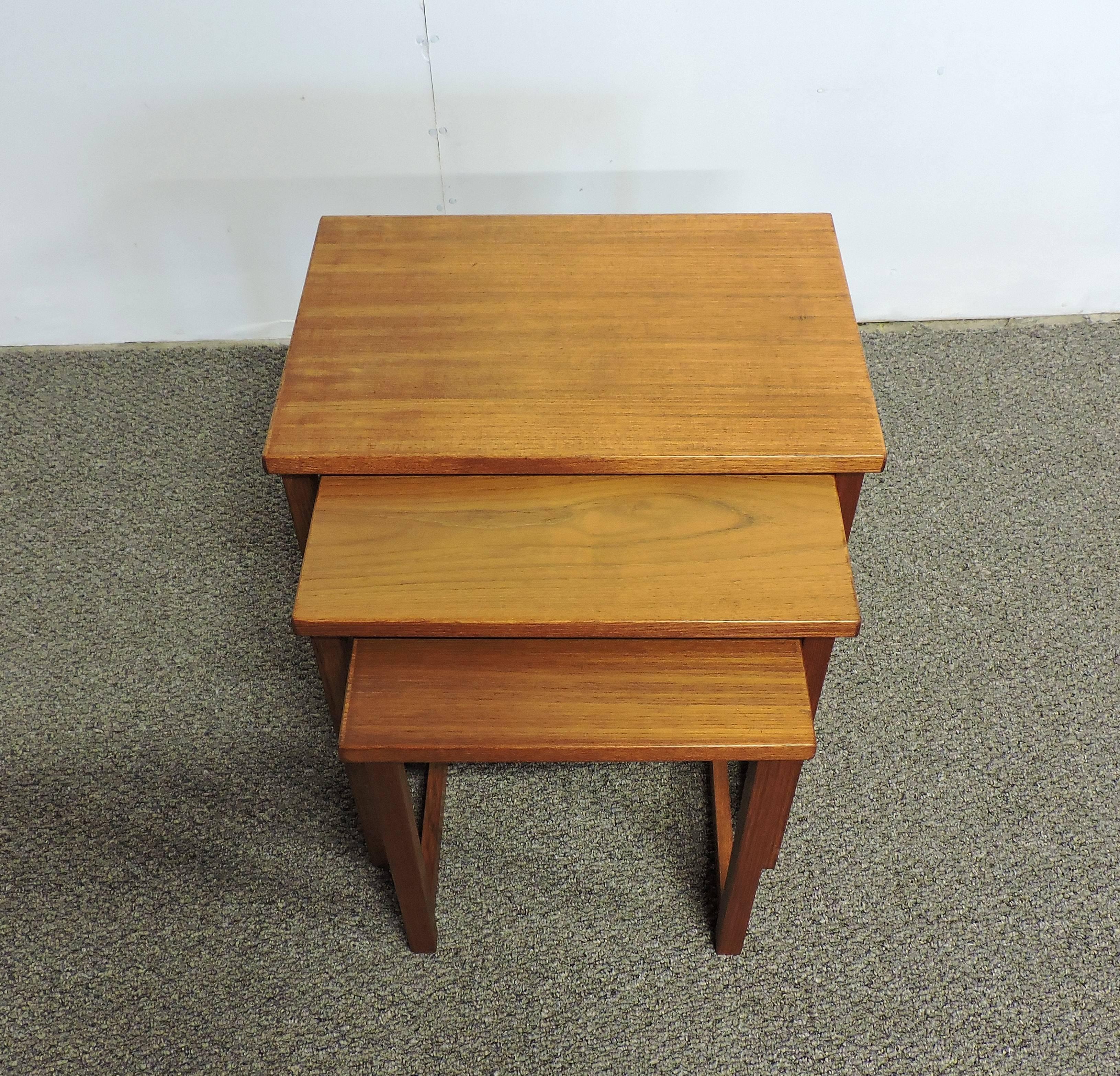 Mid-Century Danish Modern Teak Nesting Tables, Svante Skogh Style In Good Condition In Chesterfield, NJ
