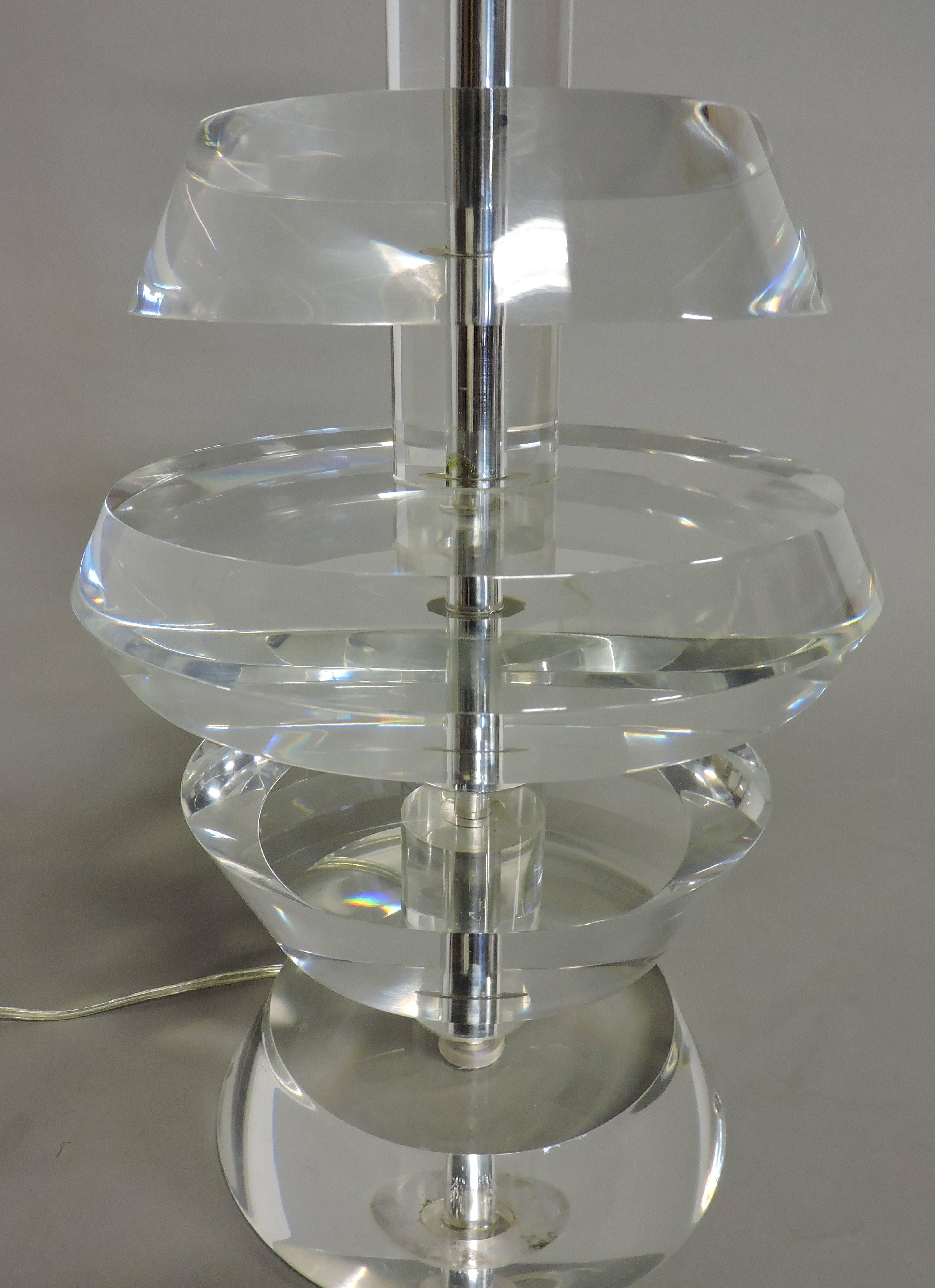 Karl Springer Style Mid-Century Modern Stacked Lucite and Chrome Table Lamp In Good Condition For Sale In Chesterfield, NJ
