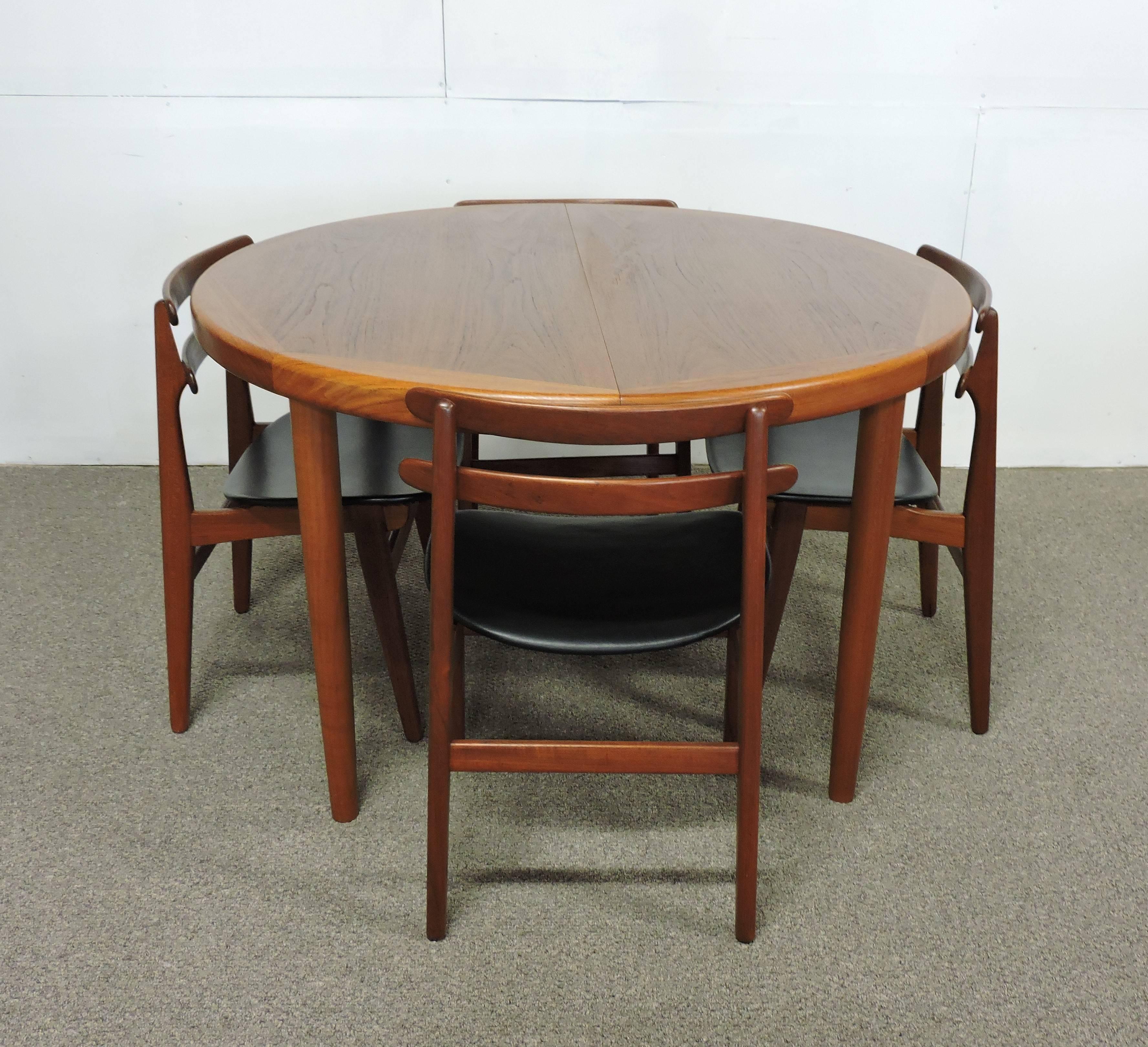 Danish Modern Teak Extendable Dining Table by Vejle Stole with Two Leaves 2