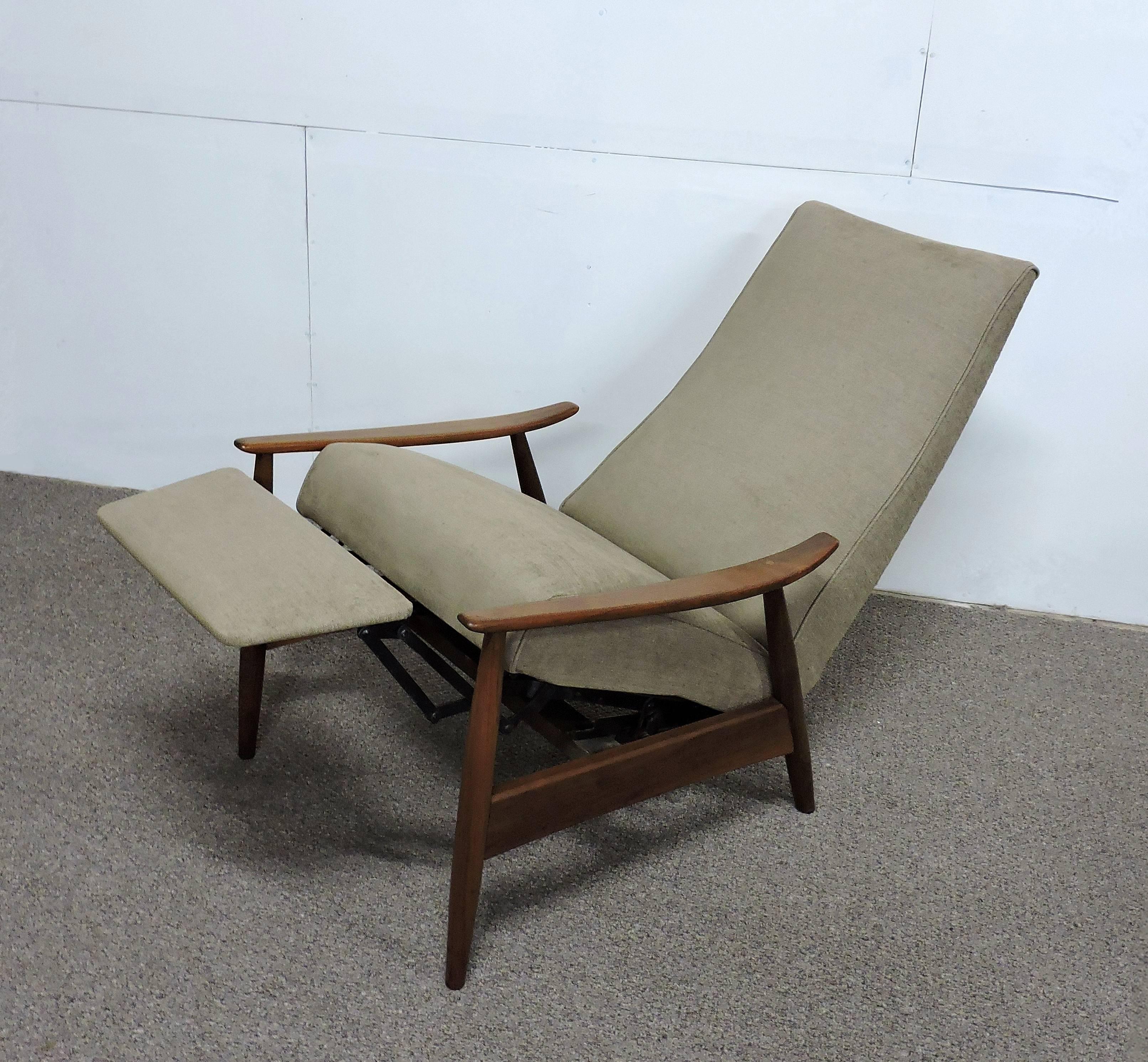American Milo Baughman Mid-Century Modern Recliner Lounge Chair for Thayer Coggin