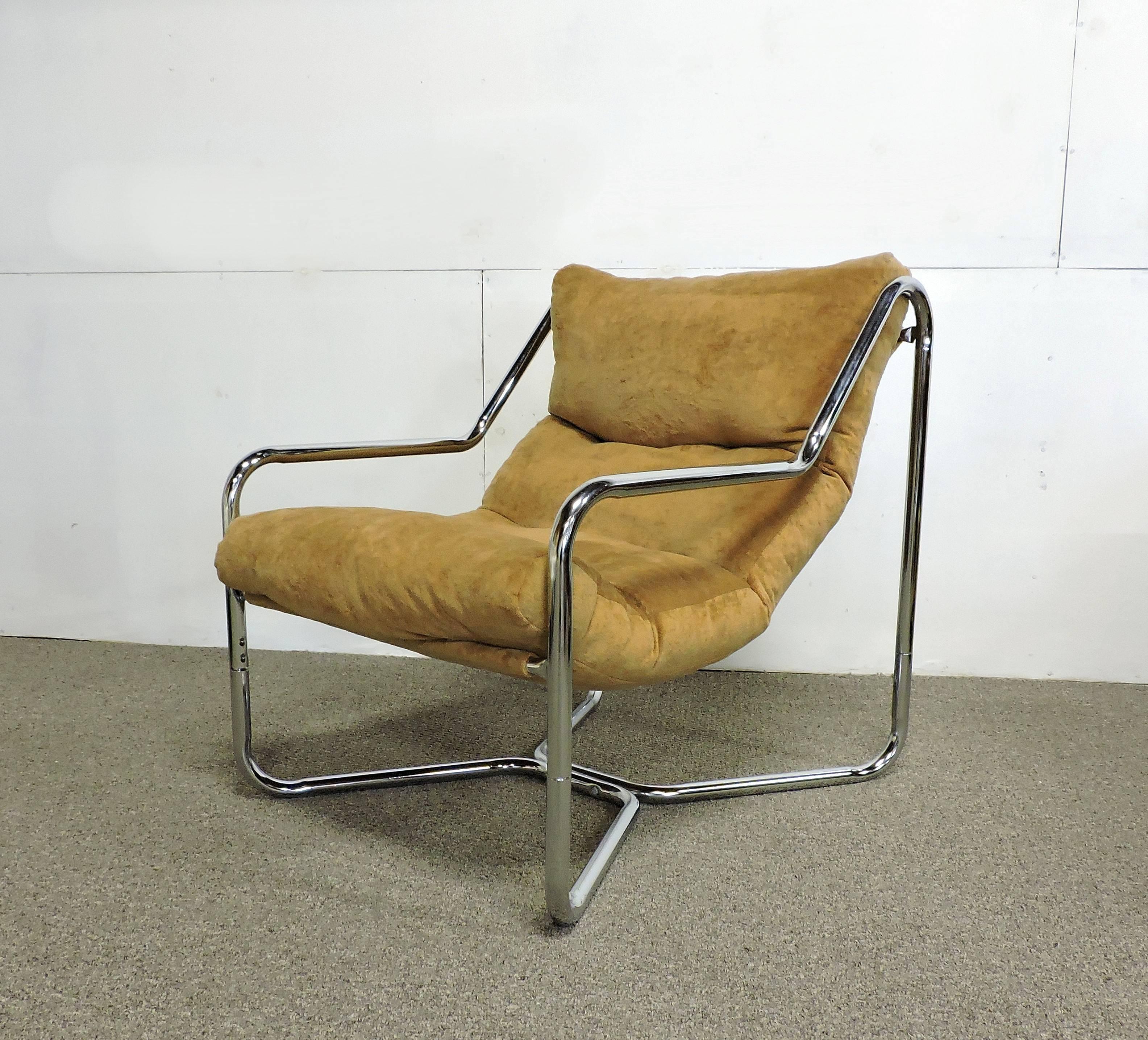 Great looking sling chair from the 1970s. This chair has plush brown tufted upholstery that sits on a tubular chrome frame. Nice size and very comfortable.