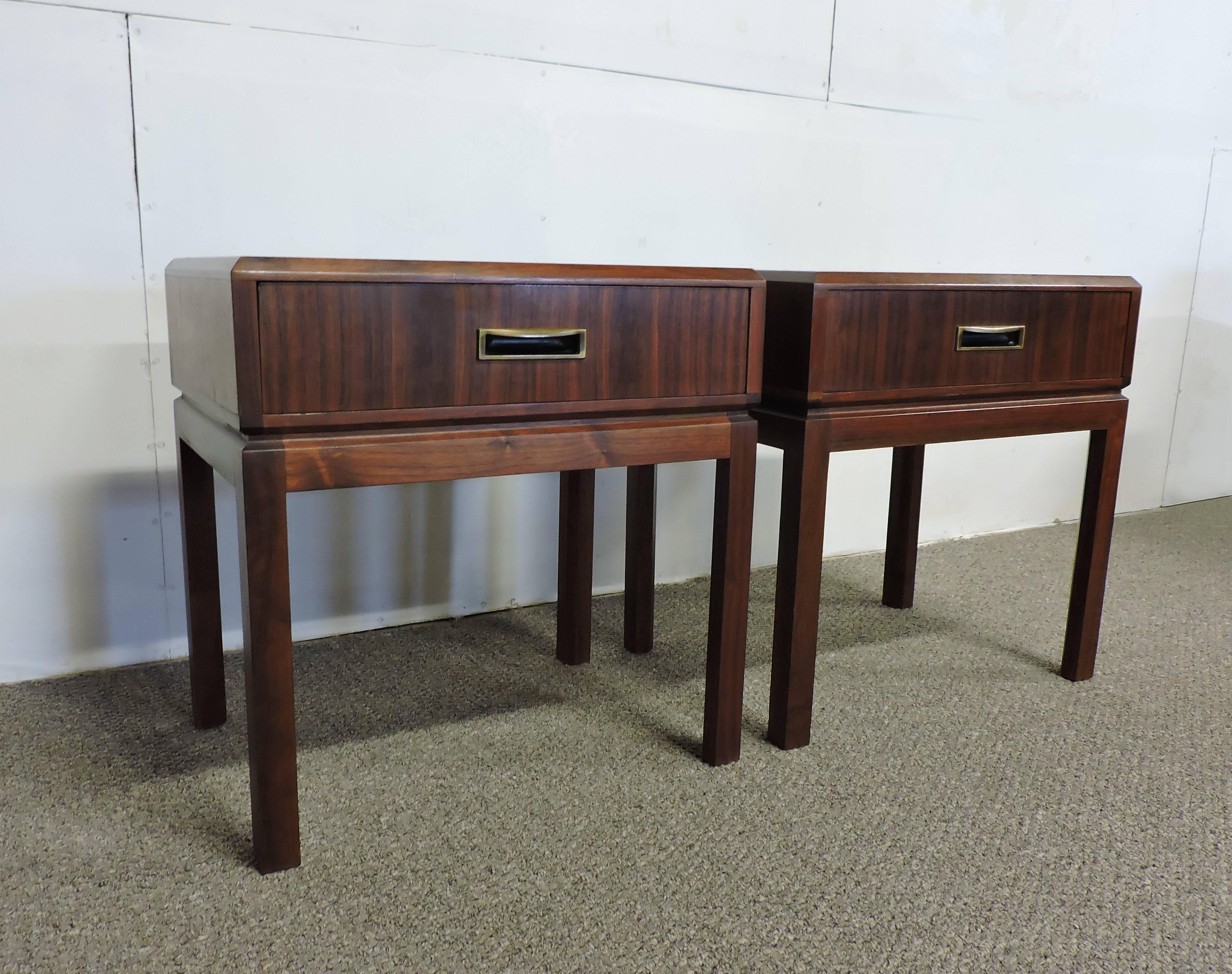 Pair of Founders Mid-Century Modern Walnut Nightstands or End Tables  4