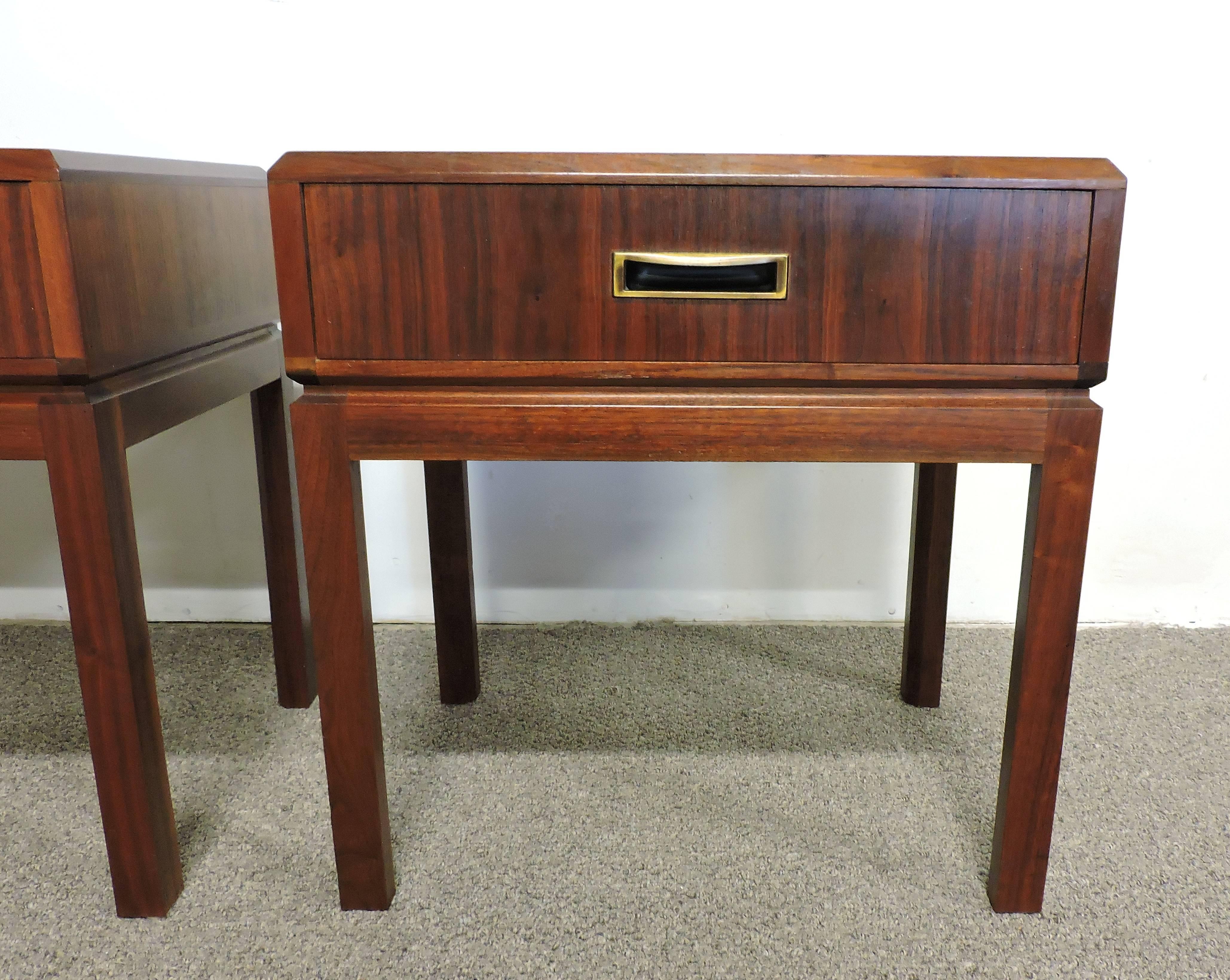 Pair of Founders Mid-Century Modern Walnut Nightstands or End Tables  3