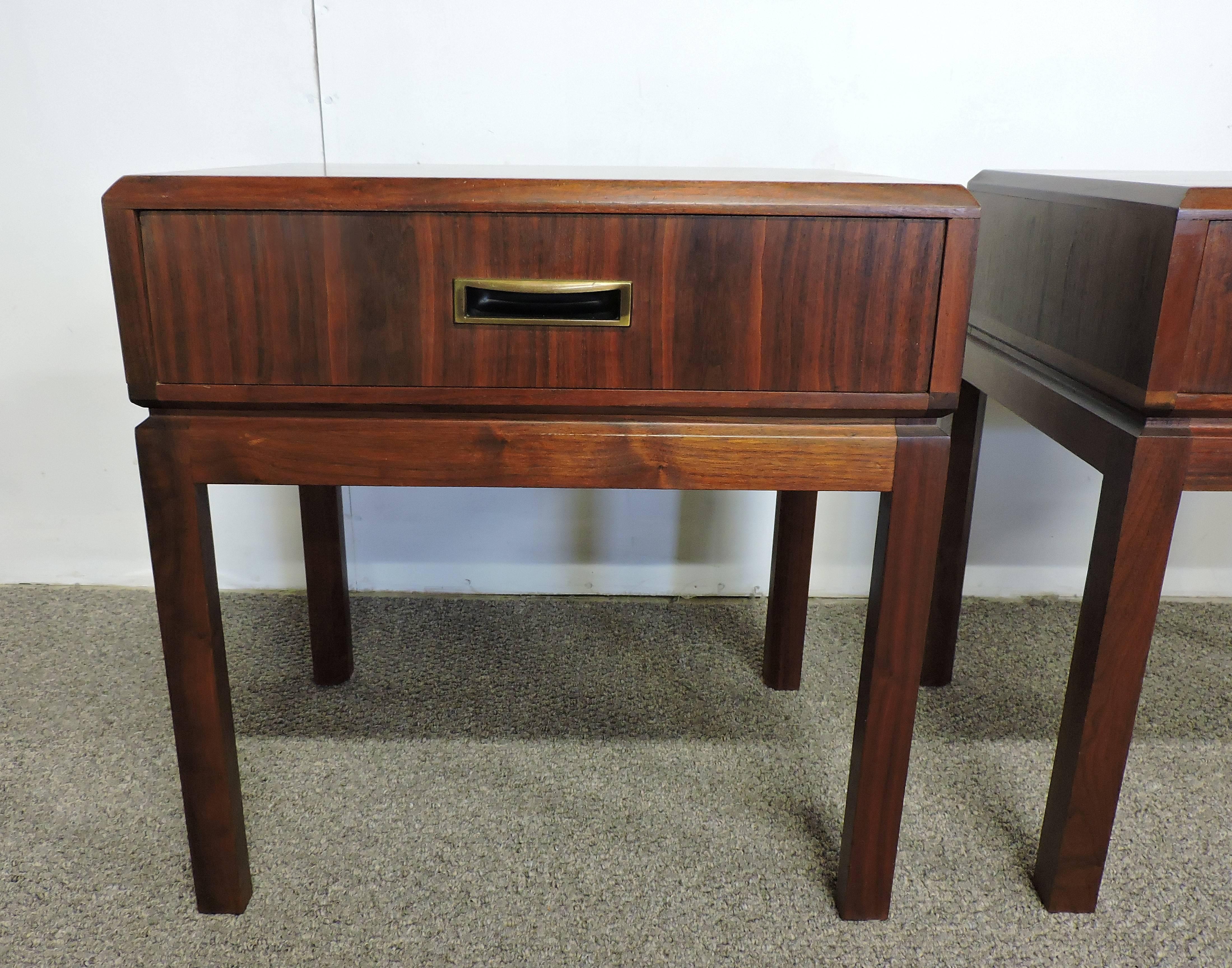 Pair of Founders Mid-Century Modern Walnut Nightstands or End Tables  2