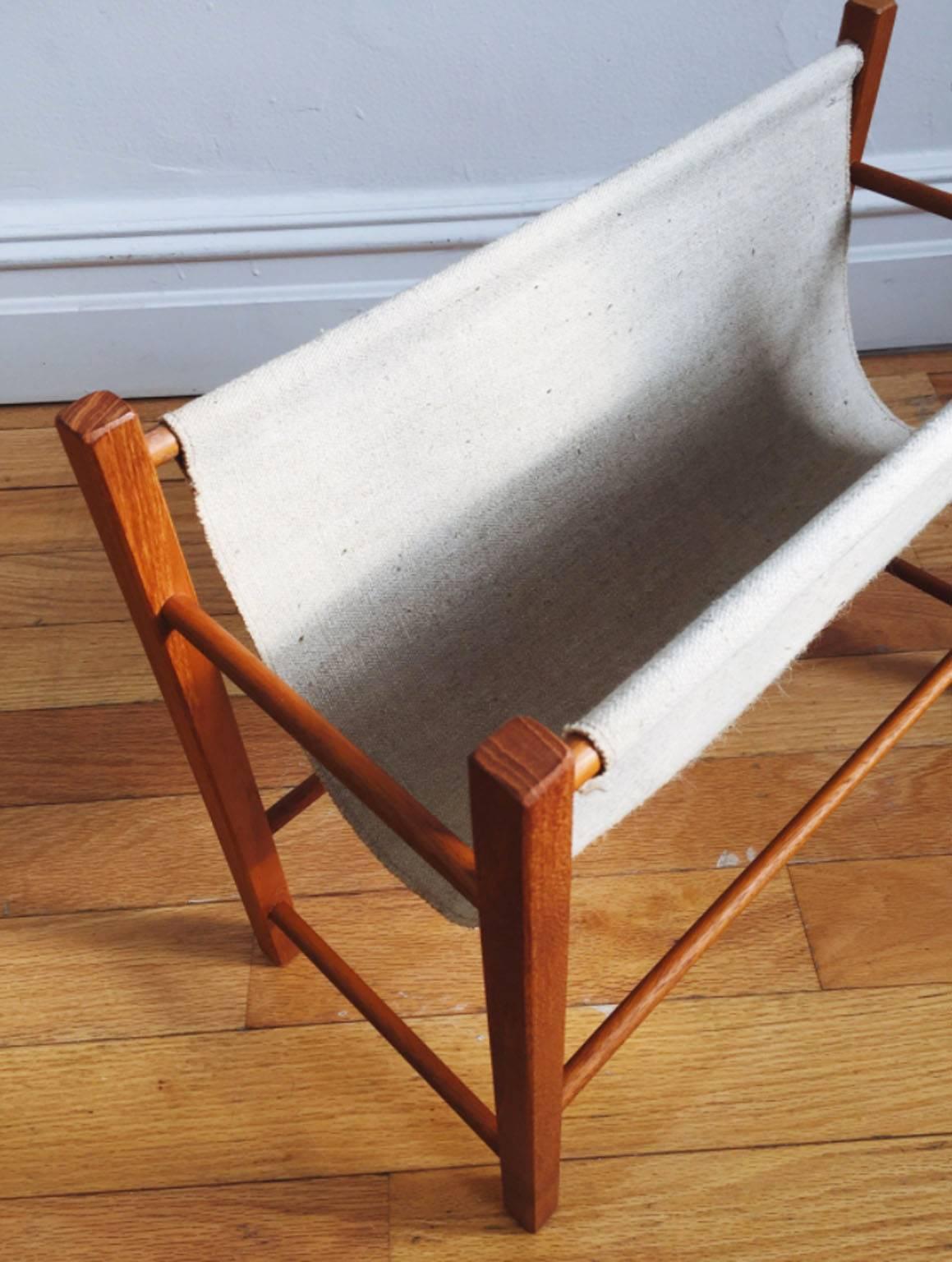 Slim Mid-Century Modern PBJ Mobler Danish teak wood and linen magazine holder. Sturdy and in excellent vintage condition.

Measurements:
16