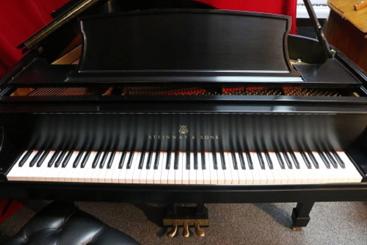 Steinway 1990 Showroom Condition, Satin Ebony, Pristine, One Owner In Excellent Condition In Port Jefferson, NY
