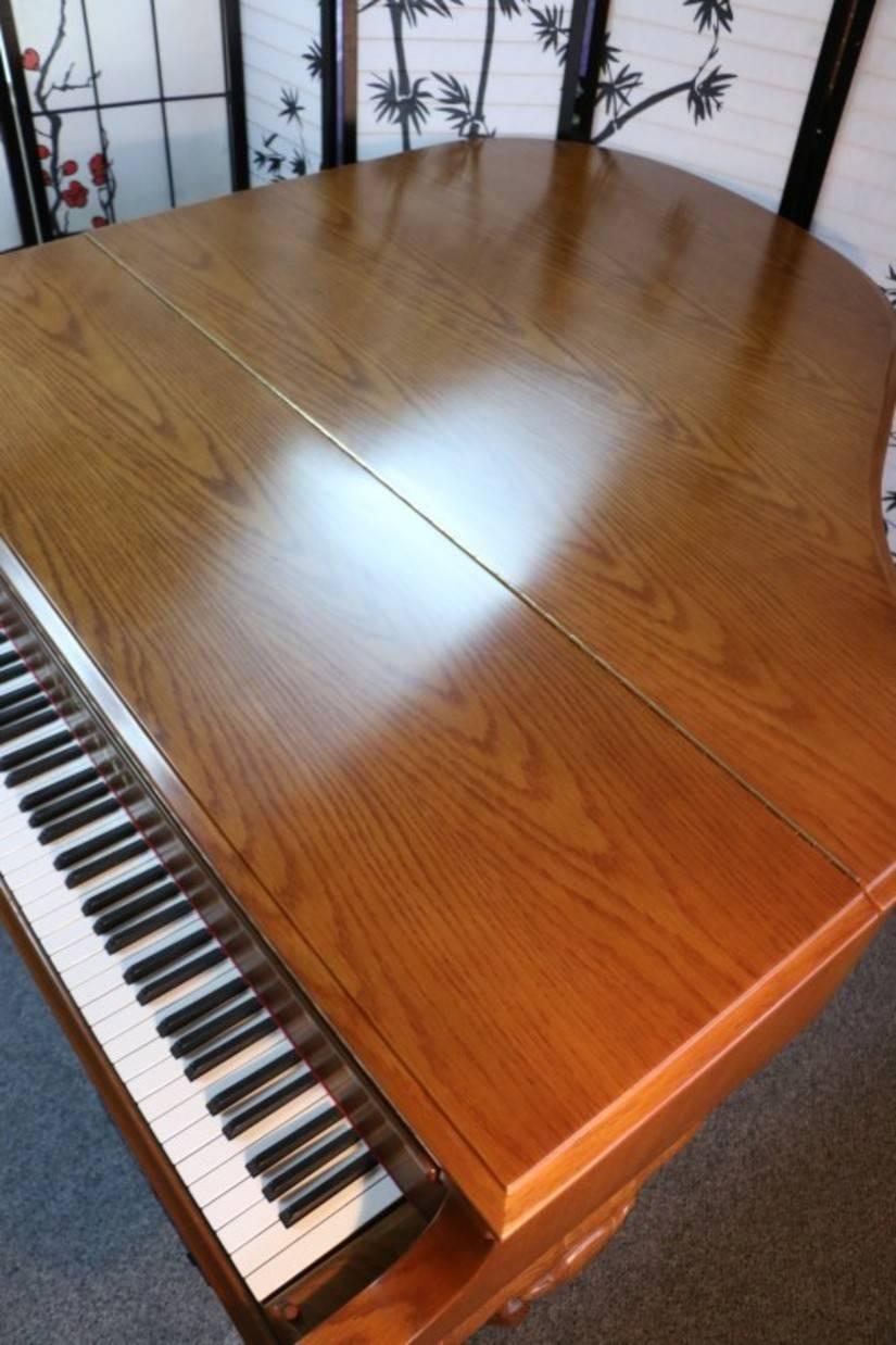 Art Case Young Chang Player Piano 1986, Queen Anne Style Legs In Excellent Condition In Port Jefferson, NY