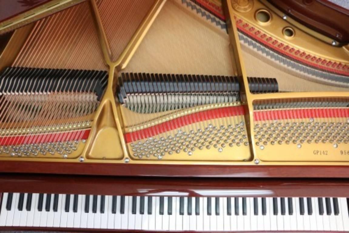 Pearl River Baby Grand Piano 2003 High Gloss Red Mahogany In Excellent Condition In Port Jefferson, NY