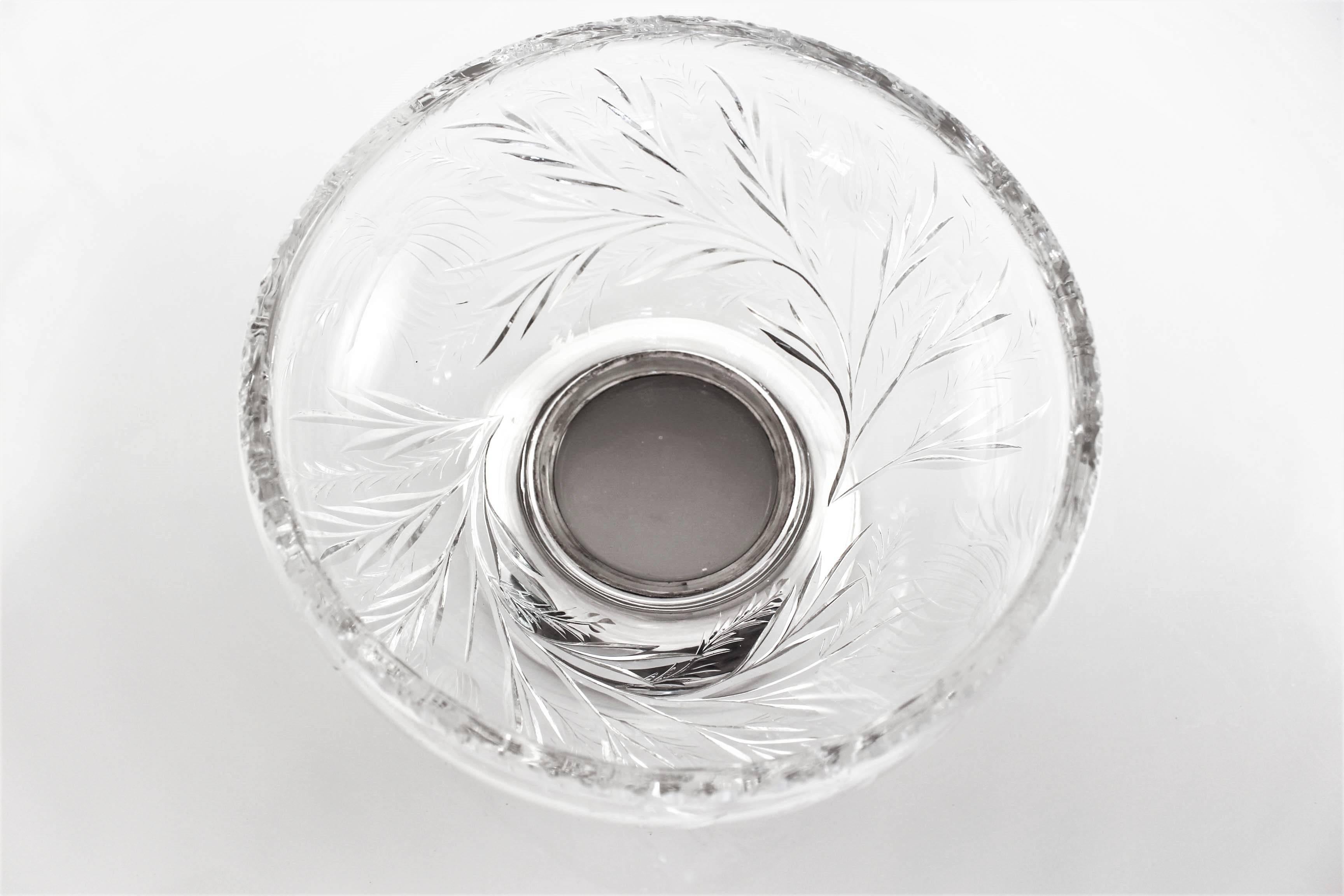 Hawkes crystal is world renowned for the quality and craftsmanship of yesteryear. It’s so rare to find Hawkes crystal because the company is no longer in existence. This large punch / fruit bowl is in mint condition. There are acid-etched sunflower