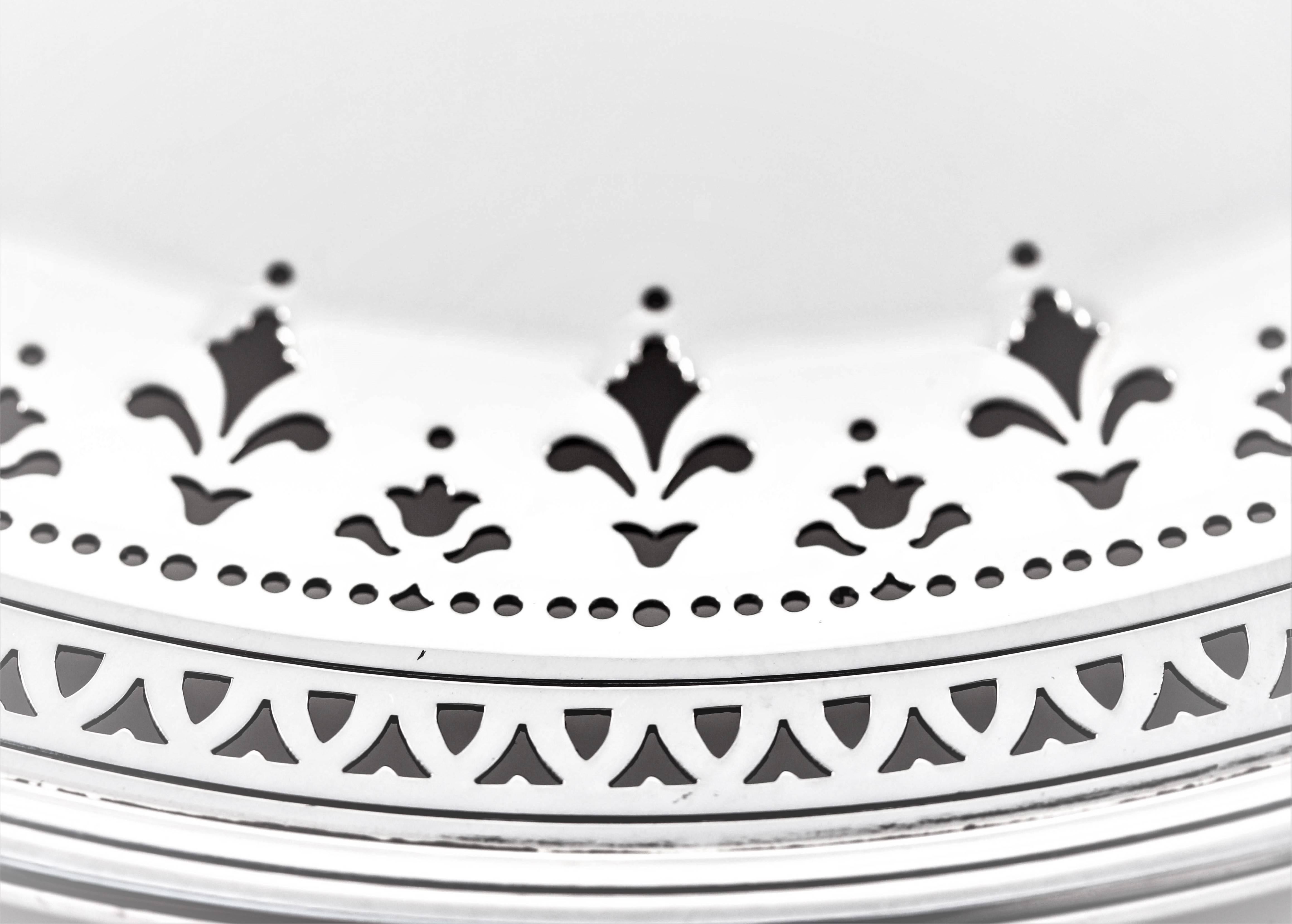 Plato Tiffany en Excelente estado para la venta en Brooklyn, NY