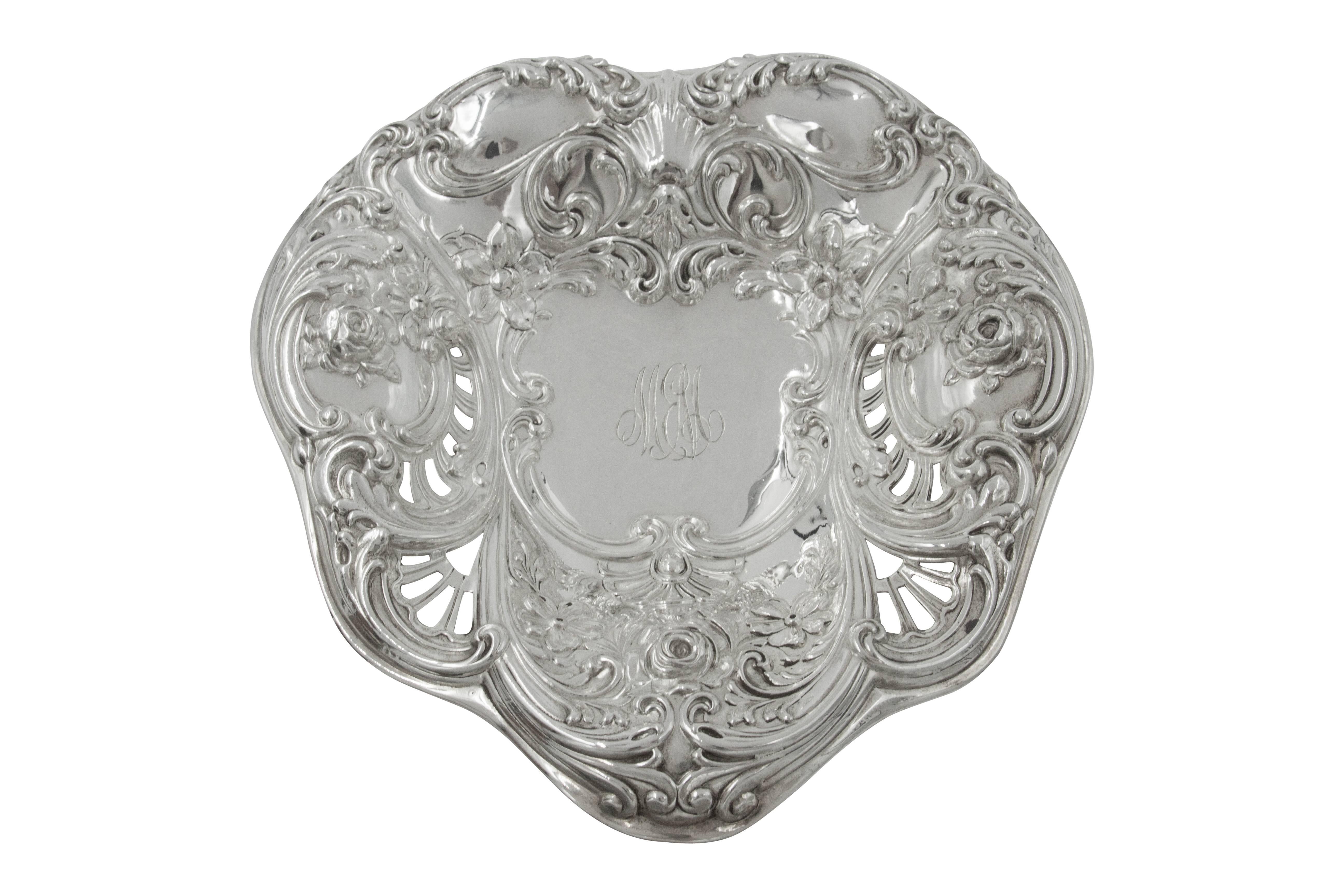 For those who like their silver ornate and rich-looking, keep reading. These leaf-shaped dishes from 1907 have a lot of personality; intricate flowers, leafs and vines flow freely around the dish, cutout work on each side and finally scalloping.