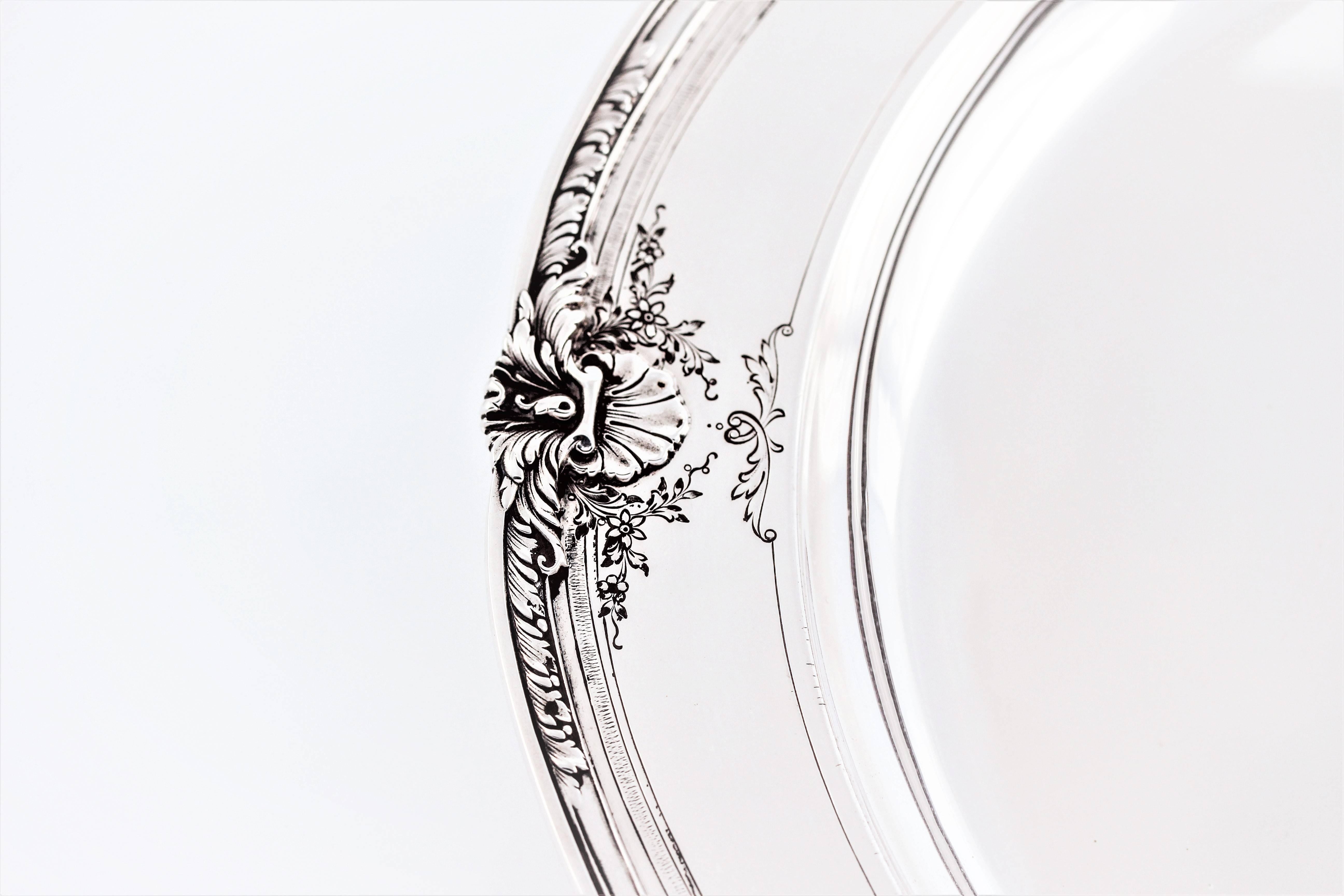 This reticulated tray has an old-world elegance that's sure to impress! Delicately etched flowers and leaves surround each of the four shells that are raised. All the etchings are crisp and pristine. The centre dips in making this ideal for any dish