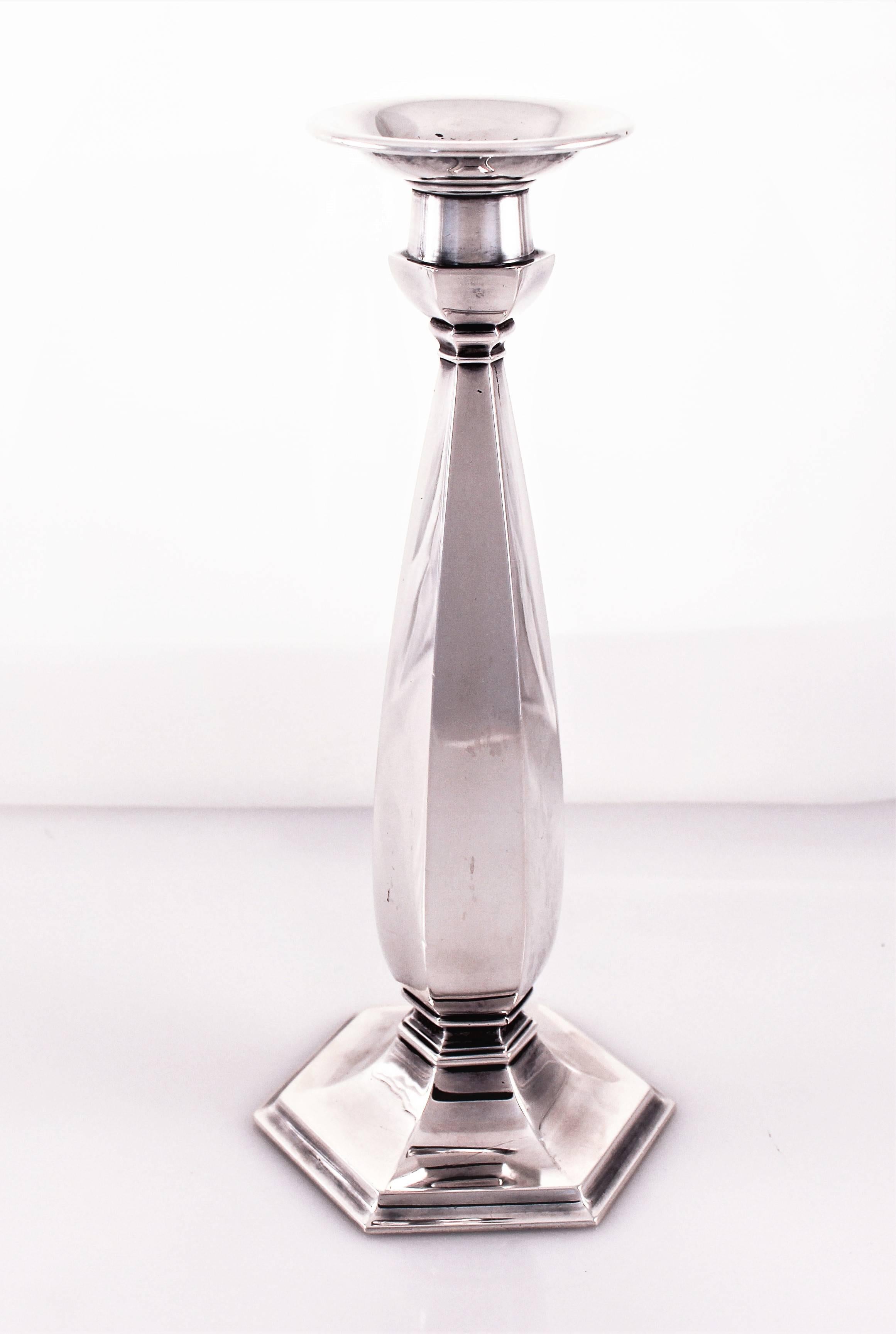 These candlesticks have an octangular body and base, giving these otherwise ordinary candlesticks a tailored smart look.
 