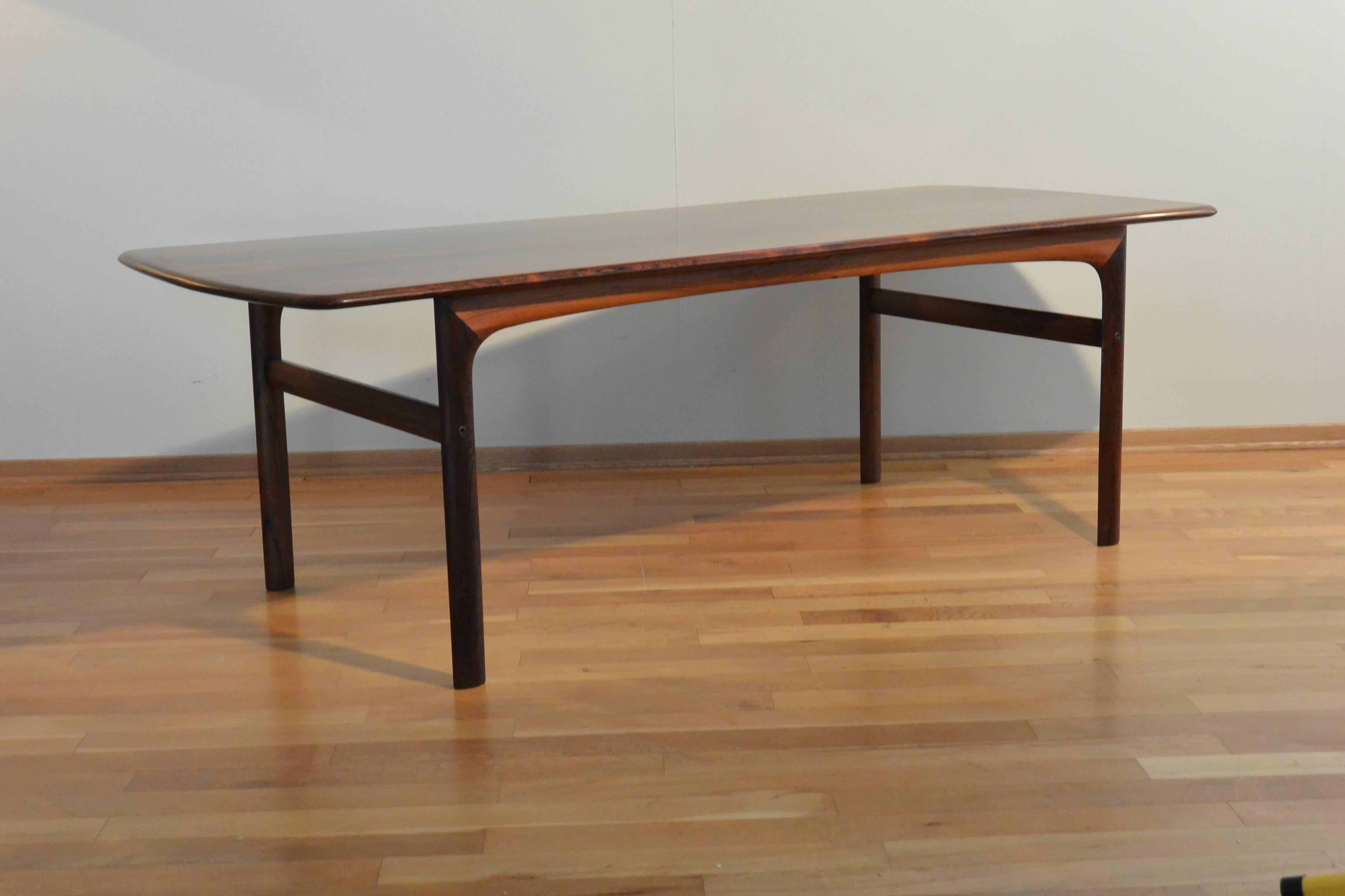 Beautiful solid rosewood Norwegian coffee or side table designed by Arne Halvorsen for manufacture by Rasmus Solberg, Norway.

Very good vintage condition with little use hence the radiant rosewood pattern.