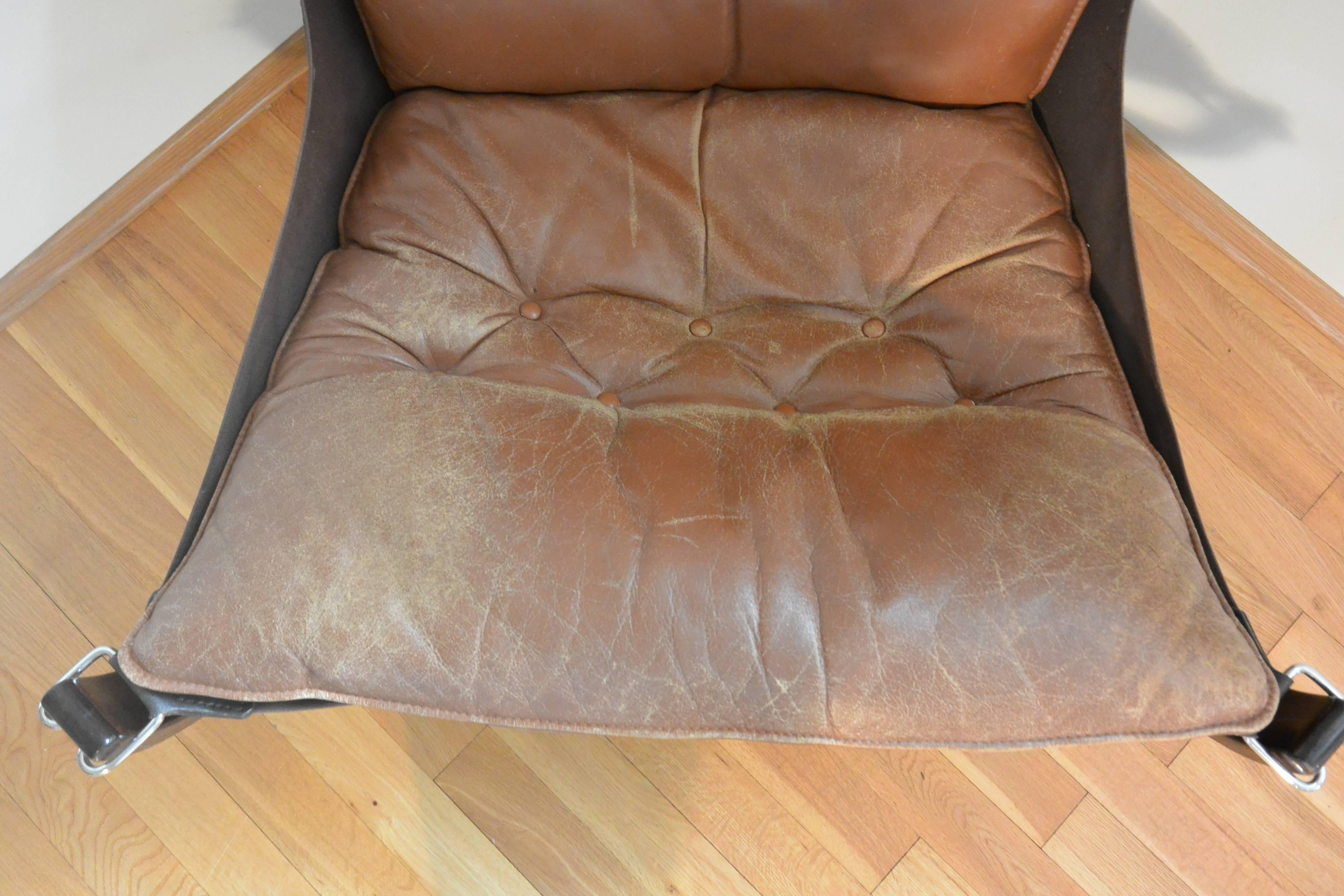 Brown Falcon Chair Pair with Patina In Fair Condition In Notteroy, NO