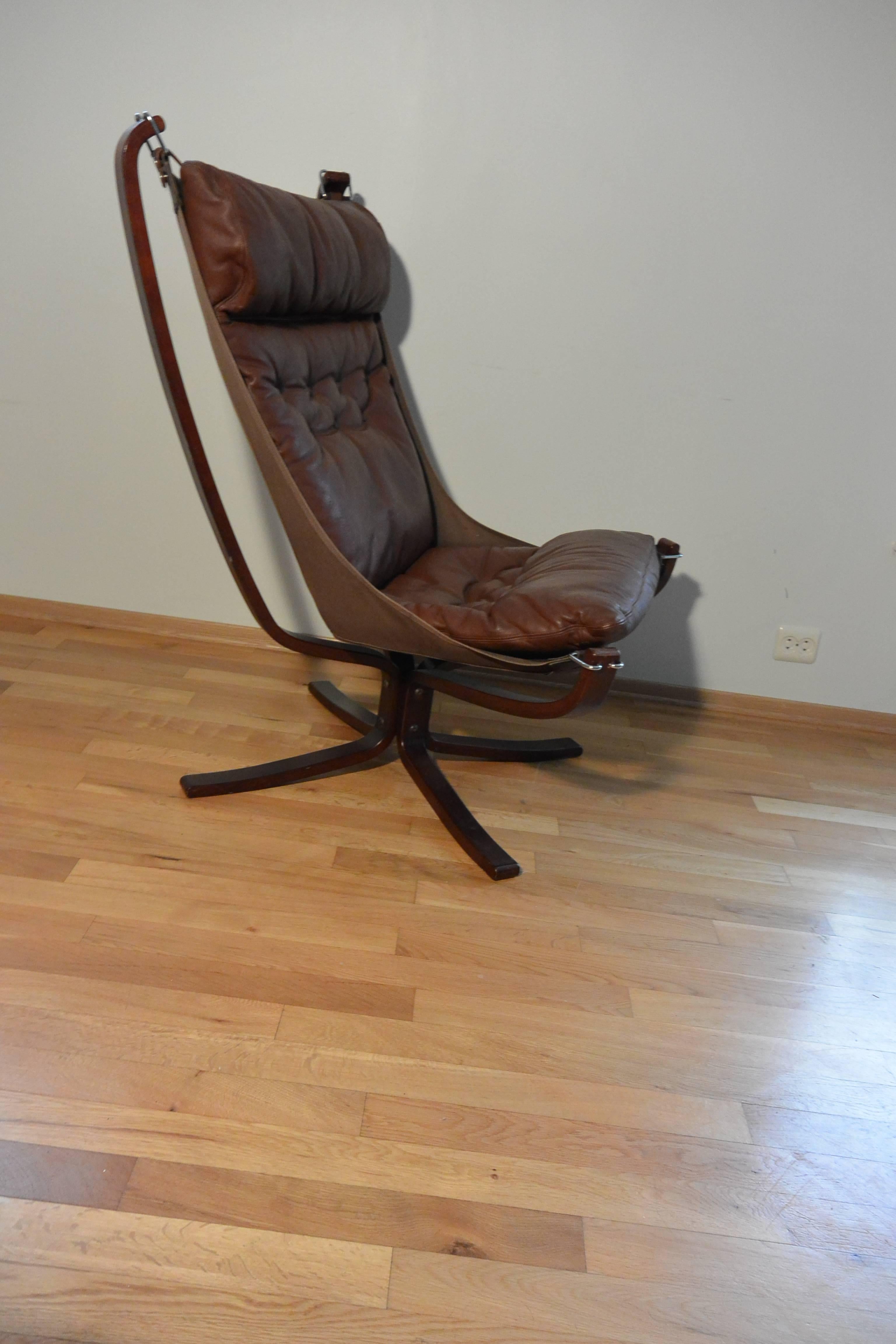 Scandinavian Modern Chestnut Brown Falcon Chair Vintage Norwegian Design For Sale