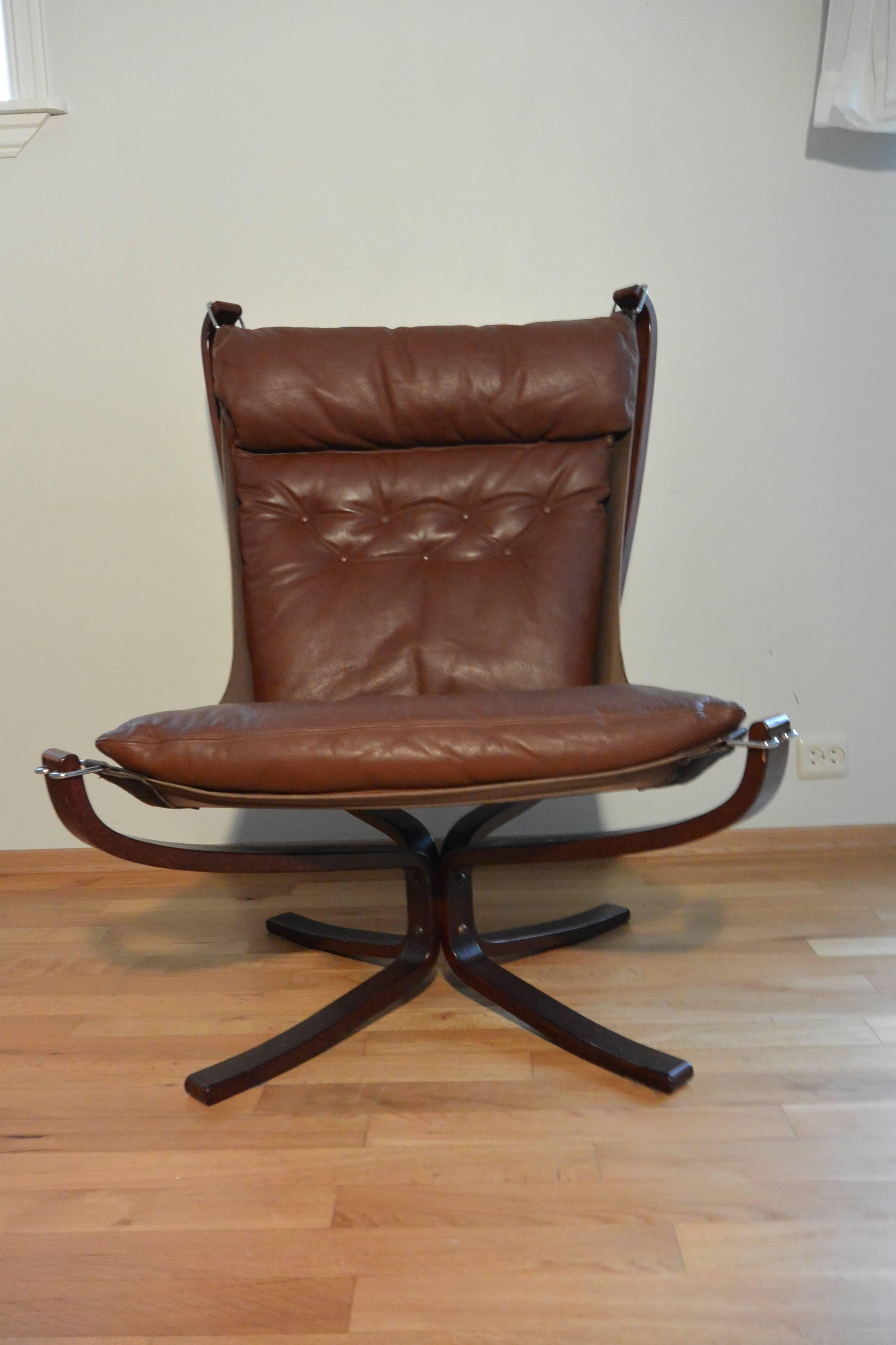 Late 20th Century Chestnut Brown Falcon Chair Vintage Norwegian Design For Sale