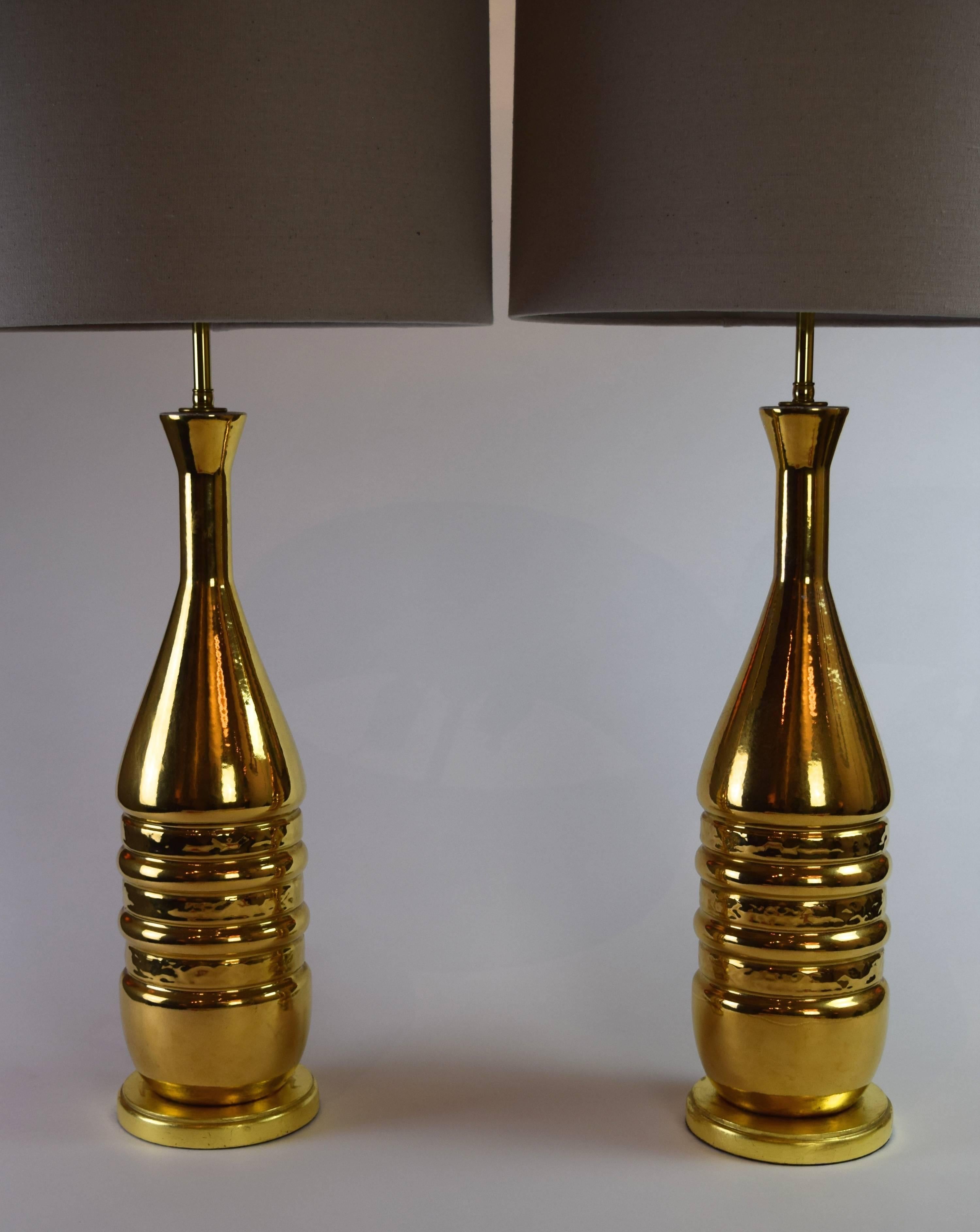 Pair of Tall Mid-Century Modern Gilt Ceramic Lamps In Good Condition For Sale In New York, NY