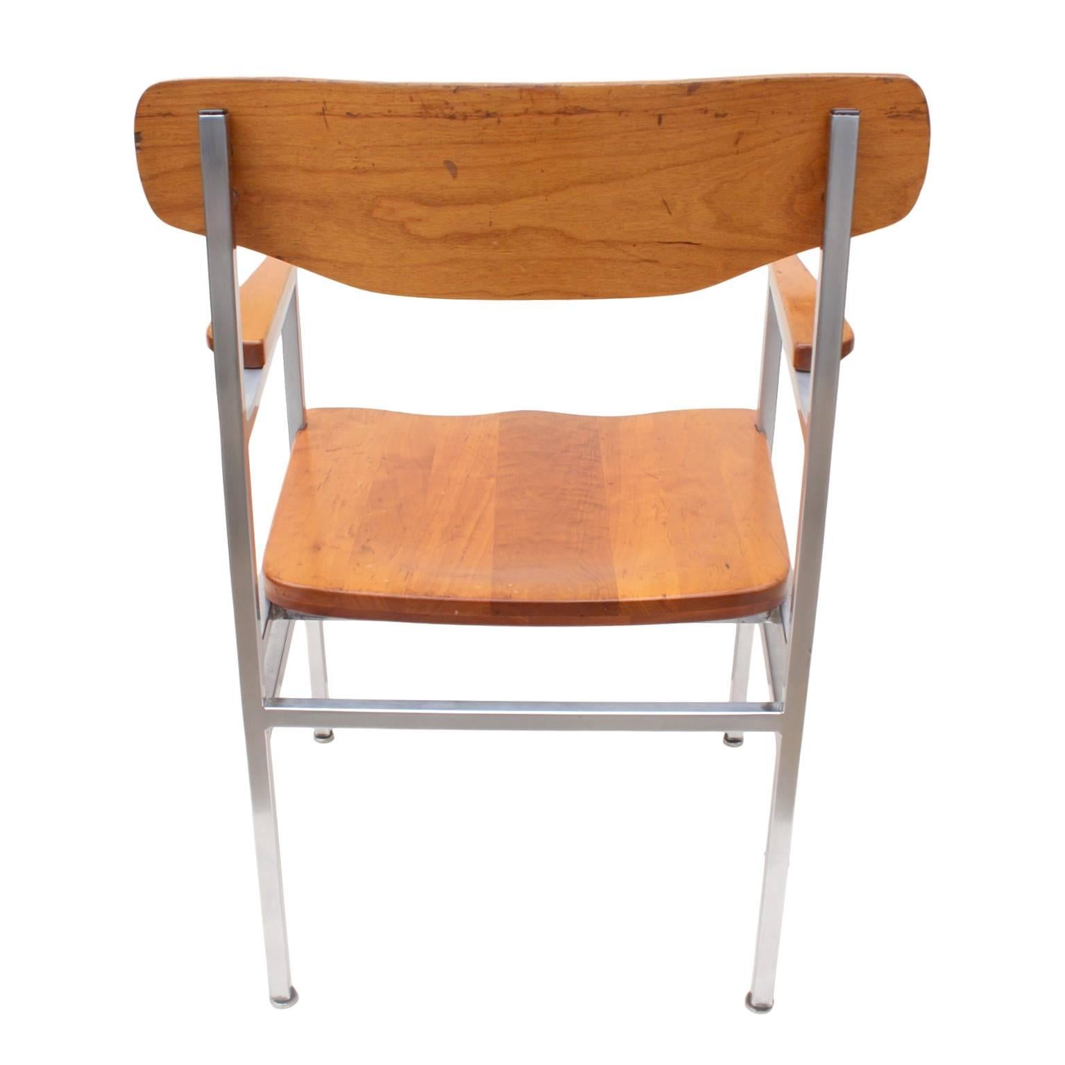 Milieu du XXe siècle Rare ensemble de six chaises de salle à manger en cerisier et chrome des années 1960, de style moderne du milieu du siècle dernier en vente