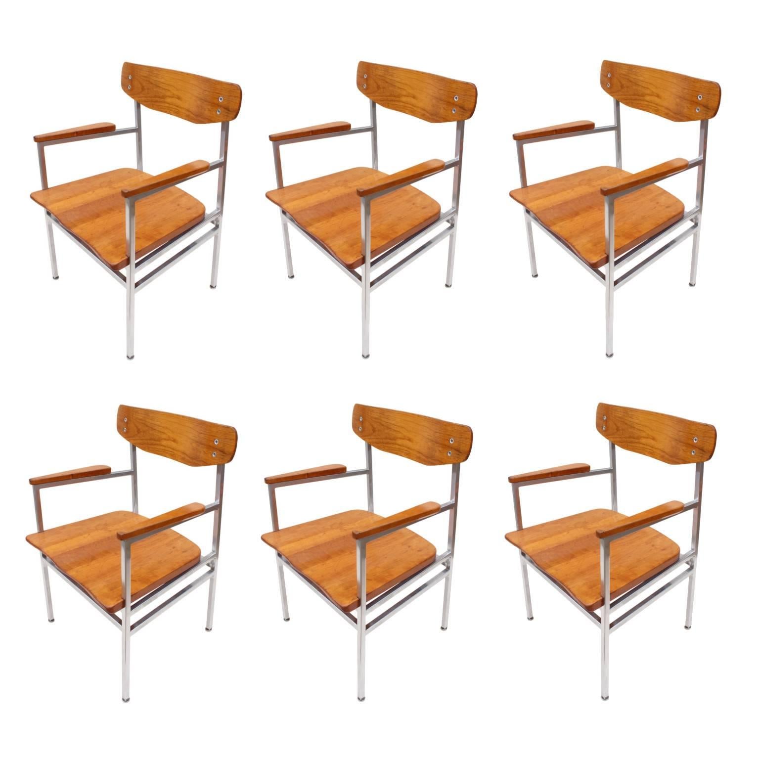 Rare ensemble de six chaises de salle à manger en cerisier et chrome des années 1960, de style moderne du milieu du siècle dernier en vente
