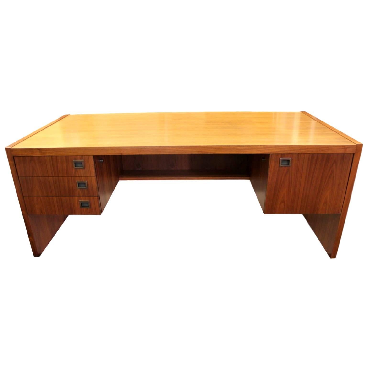 1970's Vintage Mid-Century Modern Minimalist Walnut Executive Desk and Cabinet In Good Condition In Lafayette, IN