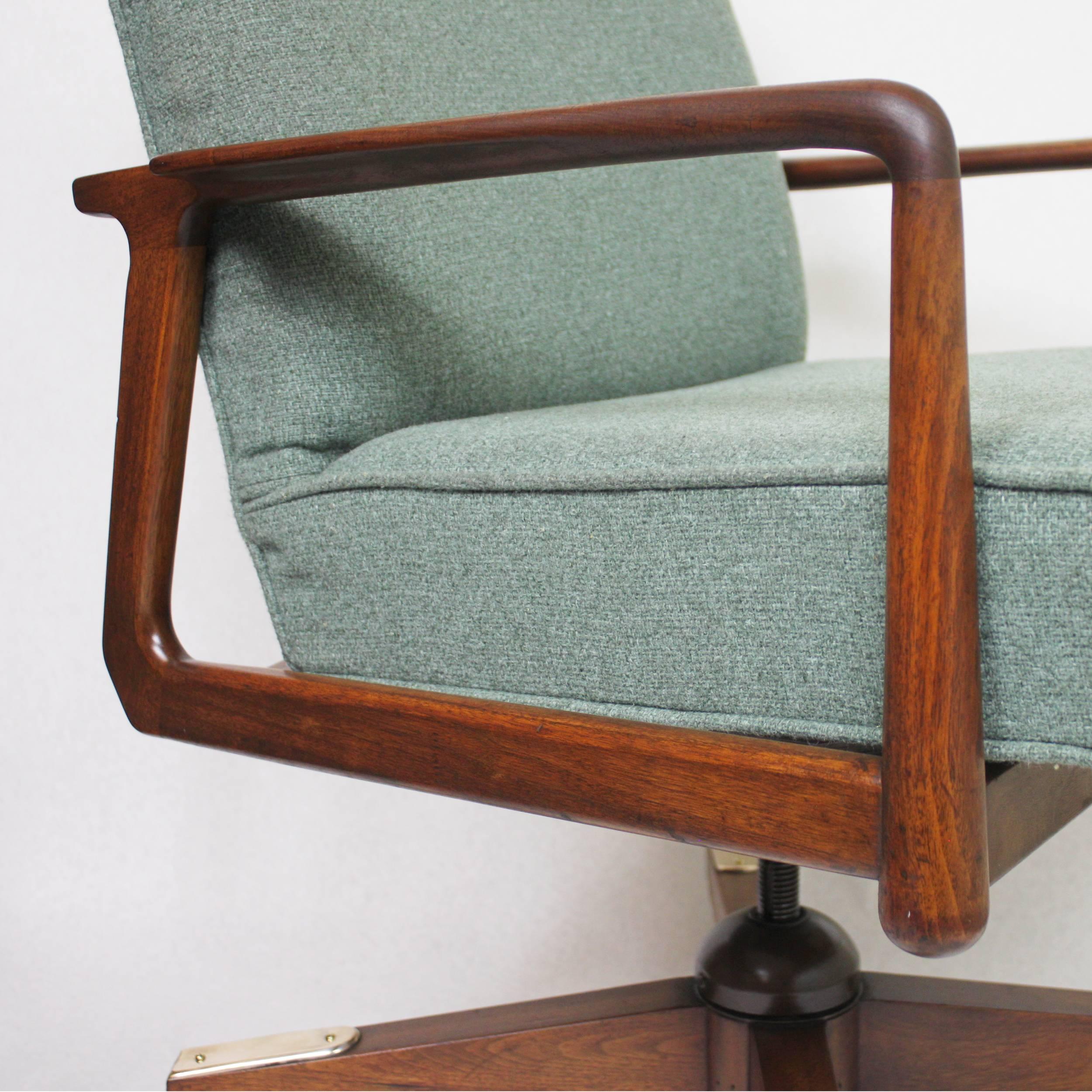 Mid-20th Century Vintage Mid-Century Modern Walnut Desk Chair by George Reinoehl for Stow Davis