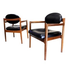 Pair of Mid-Century Modern Black Leather Oval-Back Armchairs by Jens Risom
