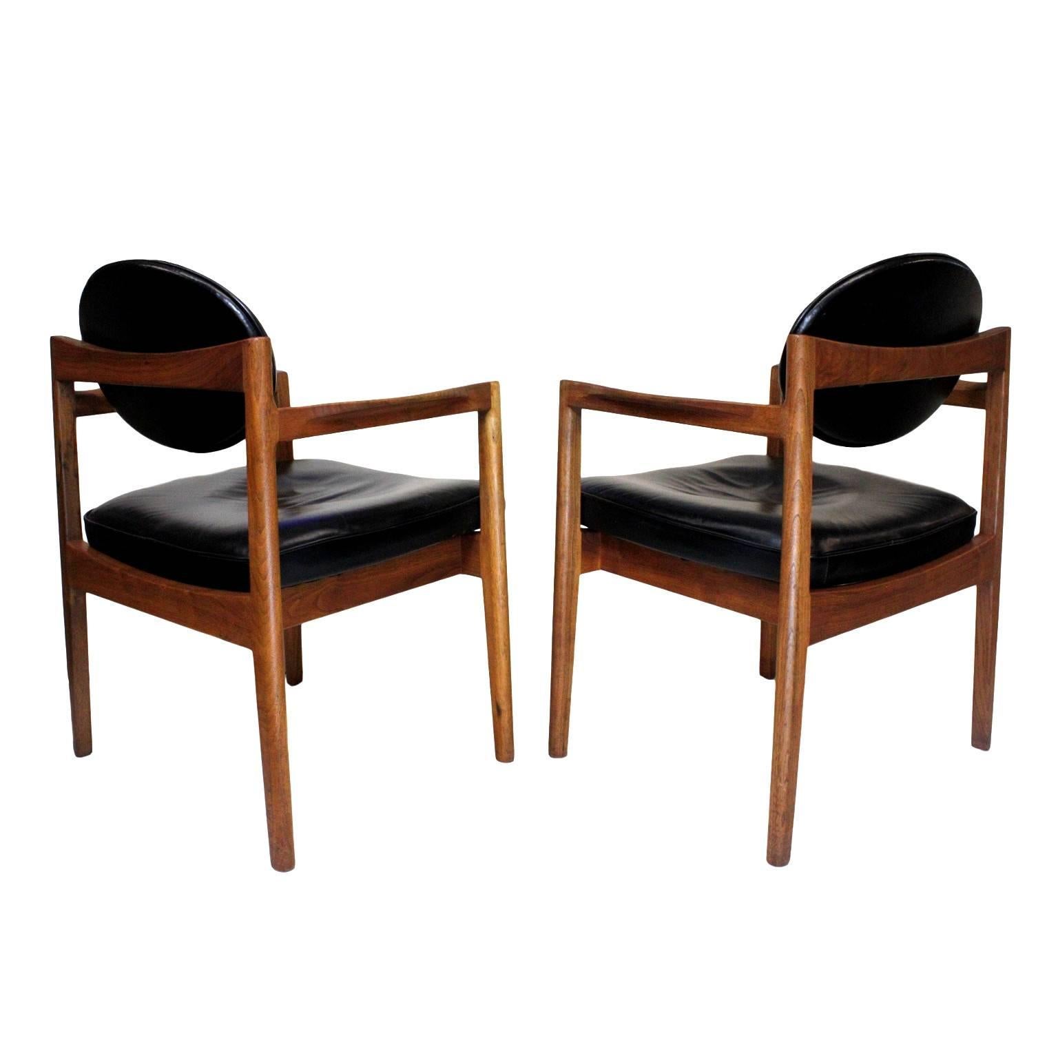 American Pair of Mid-Century Modern Black Leather Oval-Back Armchairs by Jens Risom
