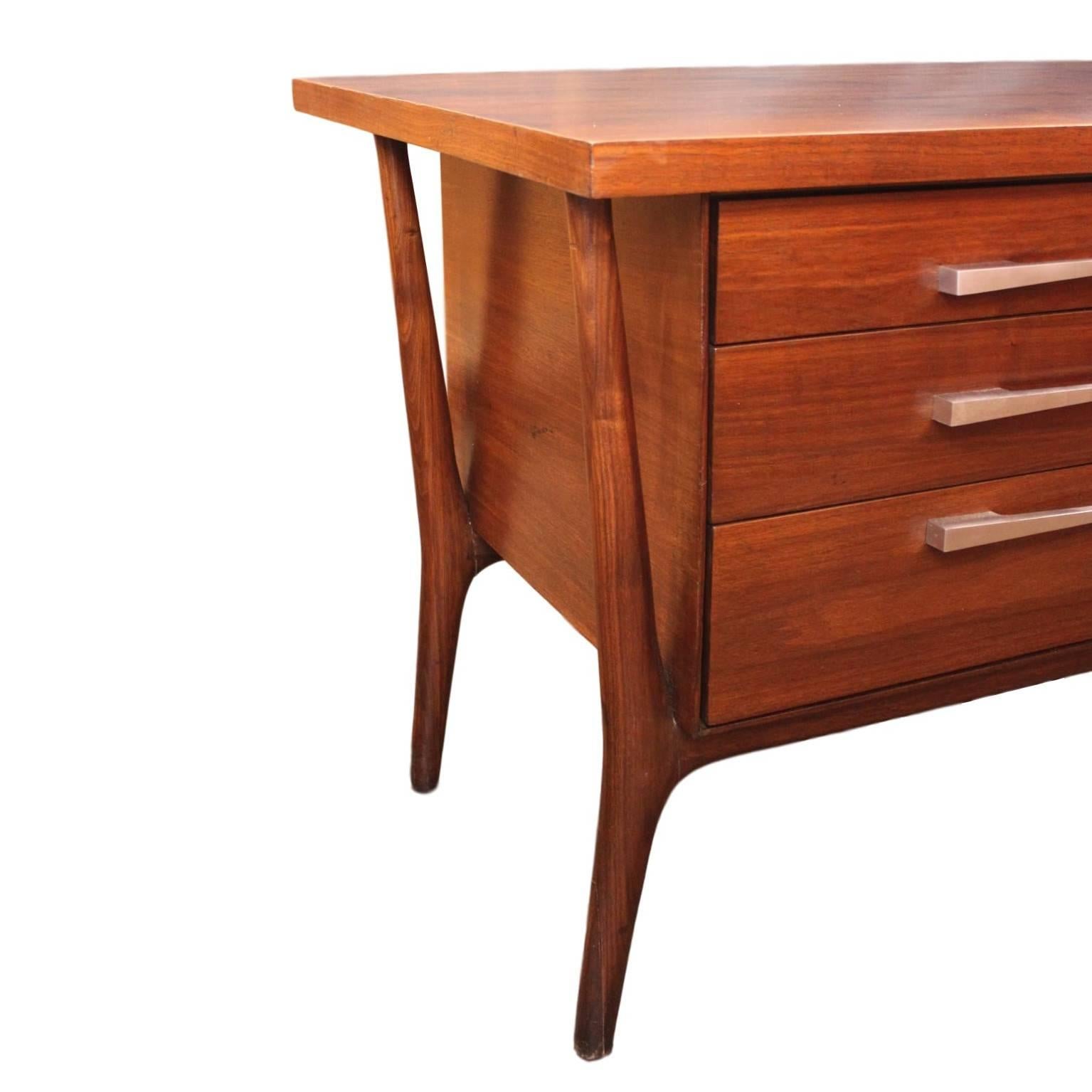Iconic 1950s Mid-Century Modern Walnut Executive Desk by Leopold Desk Co. In Good Condition In Lafayette, IN