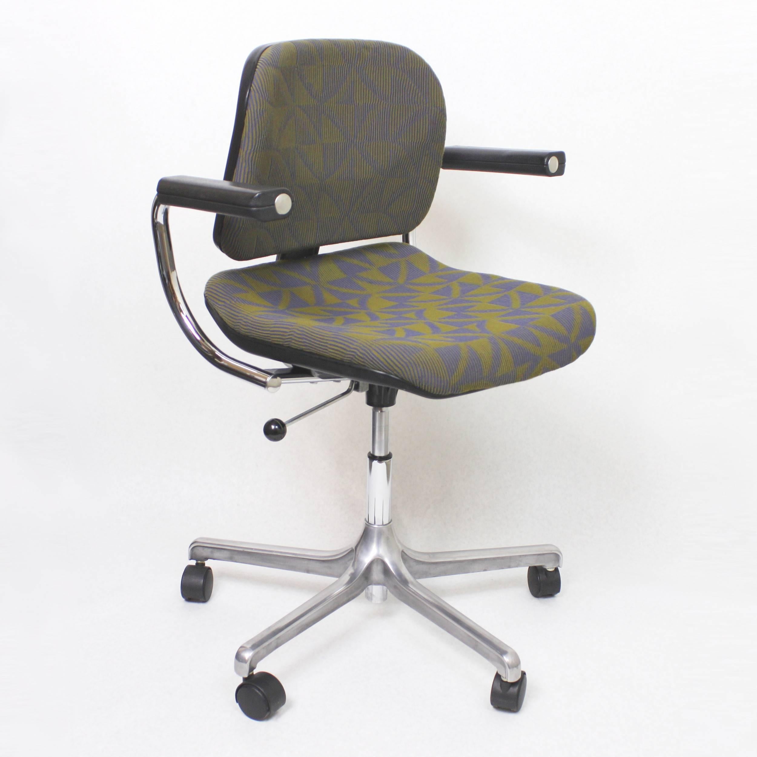 This is a fantastic example of Fritz Makiol's iconic Model 5600 EuroChair. Originally manufactured in the late 1970s by Girsberger, this chair is fresh off a comprehensive restoration than brings it back to near-new condition (see final photo for