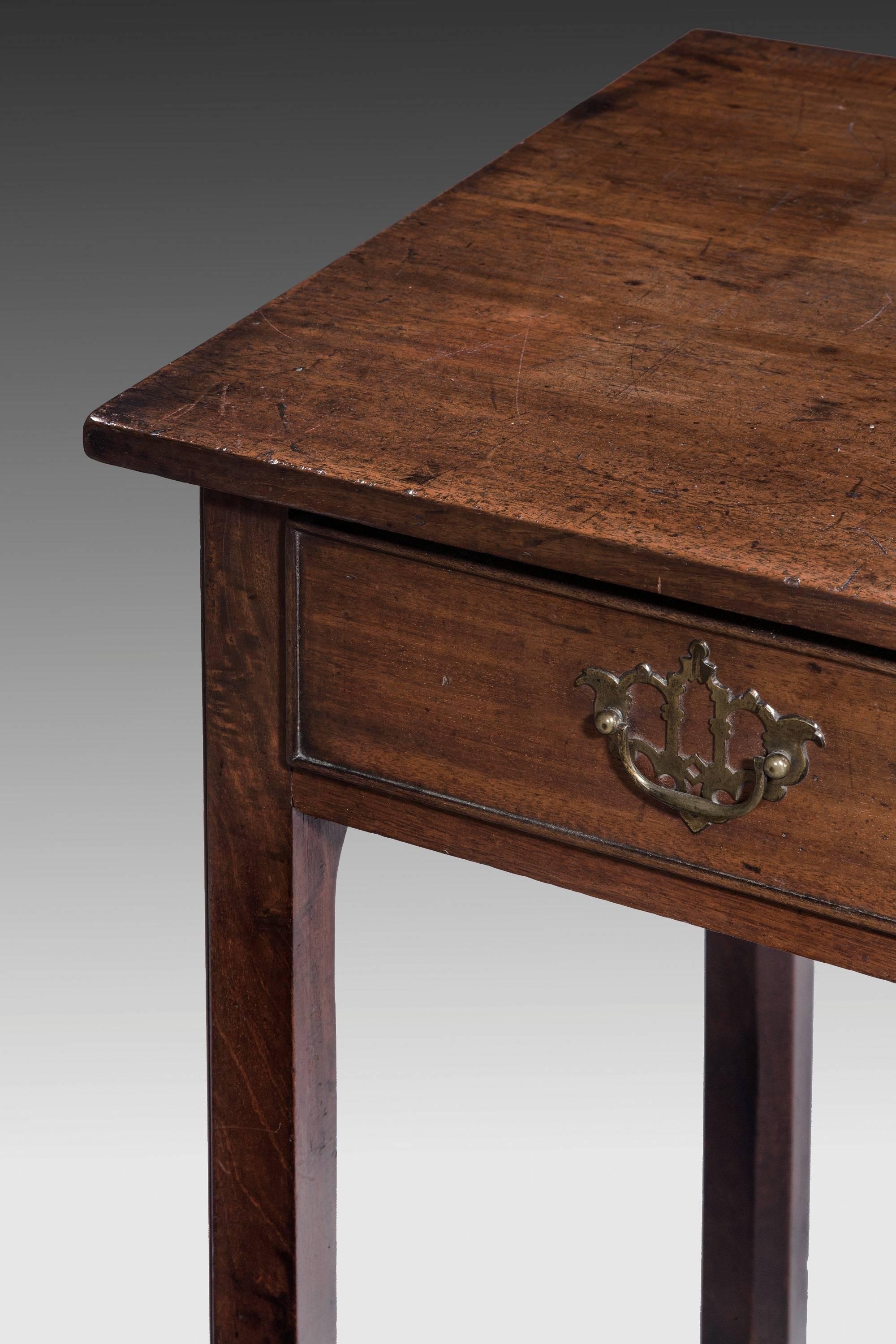 Great Britain (UK) 18th Century Chippendale Period Mahogany Side Table with Chinese Rococo Handles. For Sale