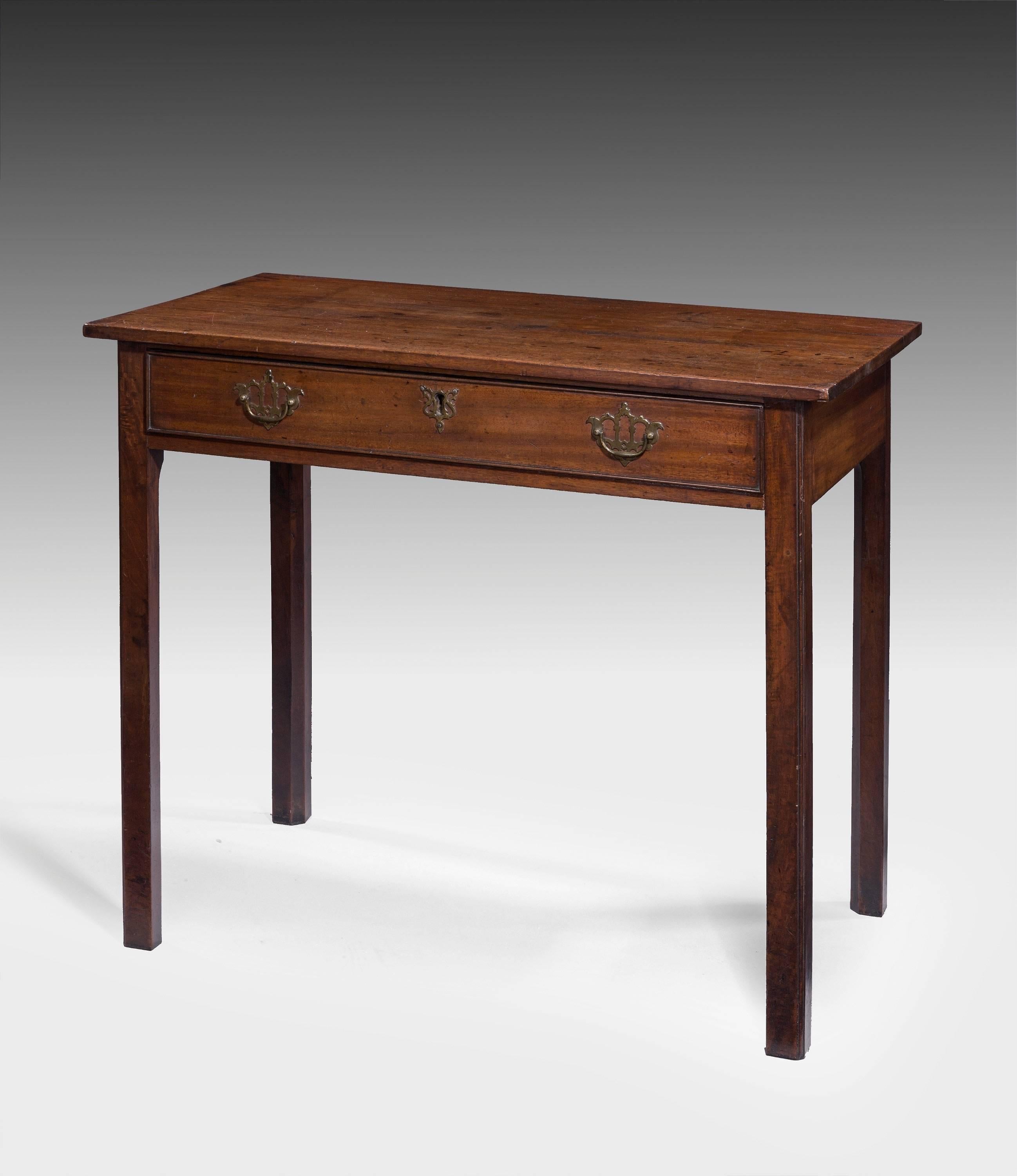 18th Century Chippendale Period Mahogany Side Table with Chinese Rococo Handles. In Good Condition For Sale In Tring, GB