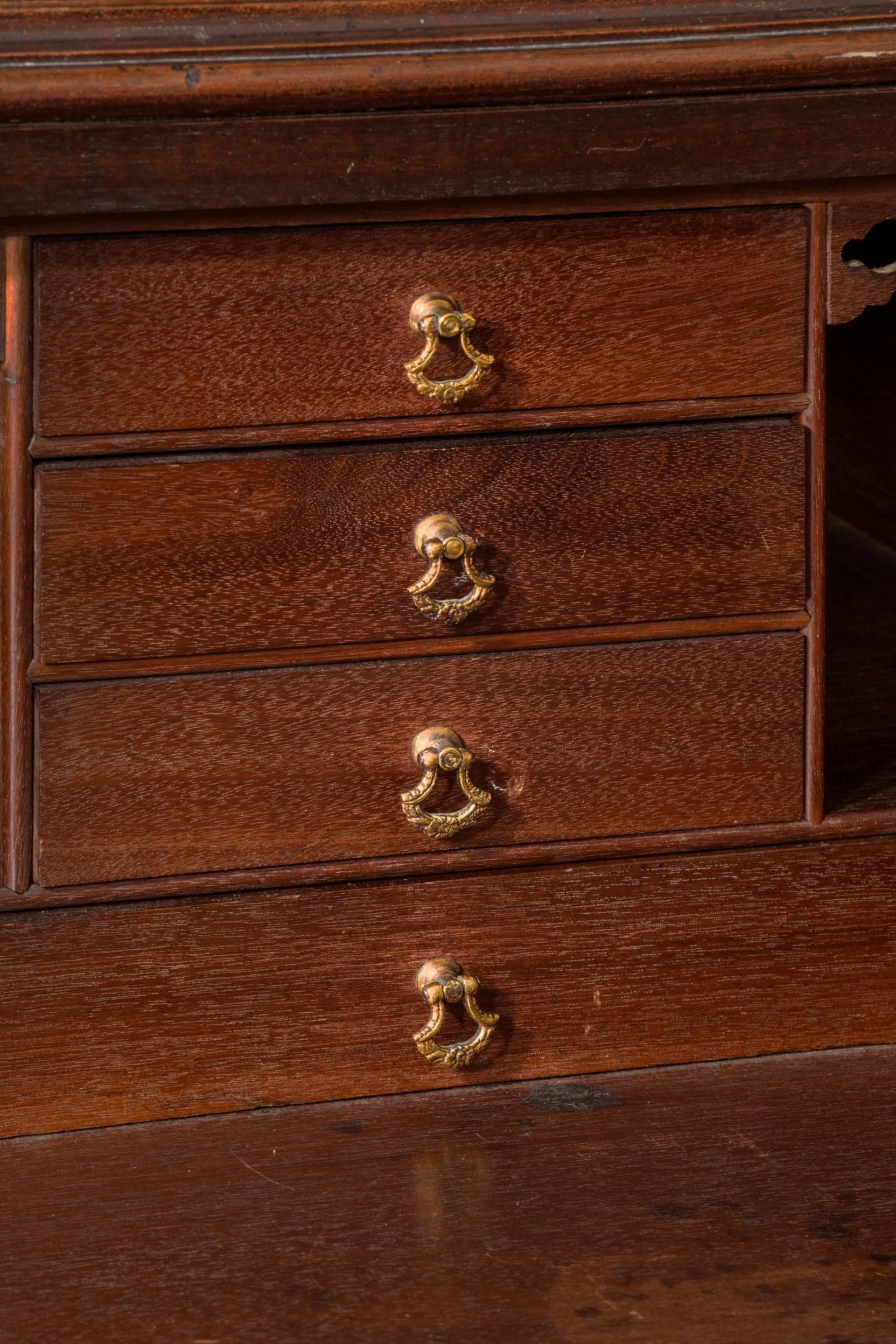 George II Mahogany Secretaire Chest-on-Chest. For Sale 3