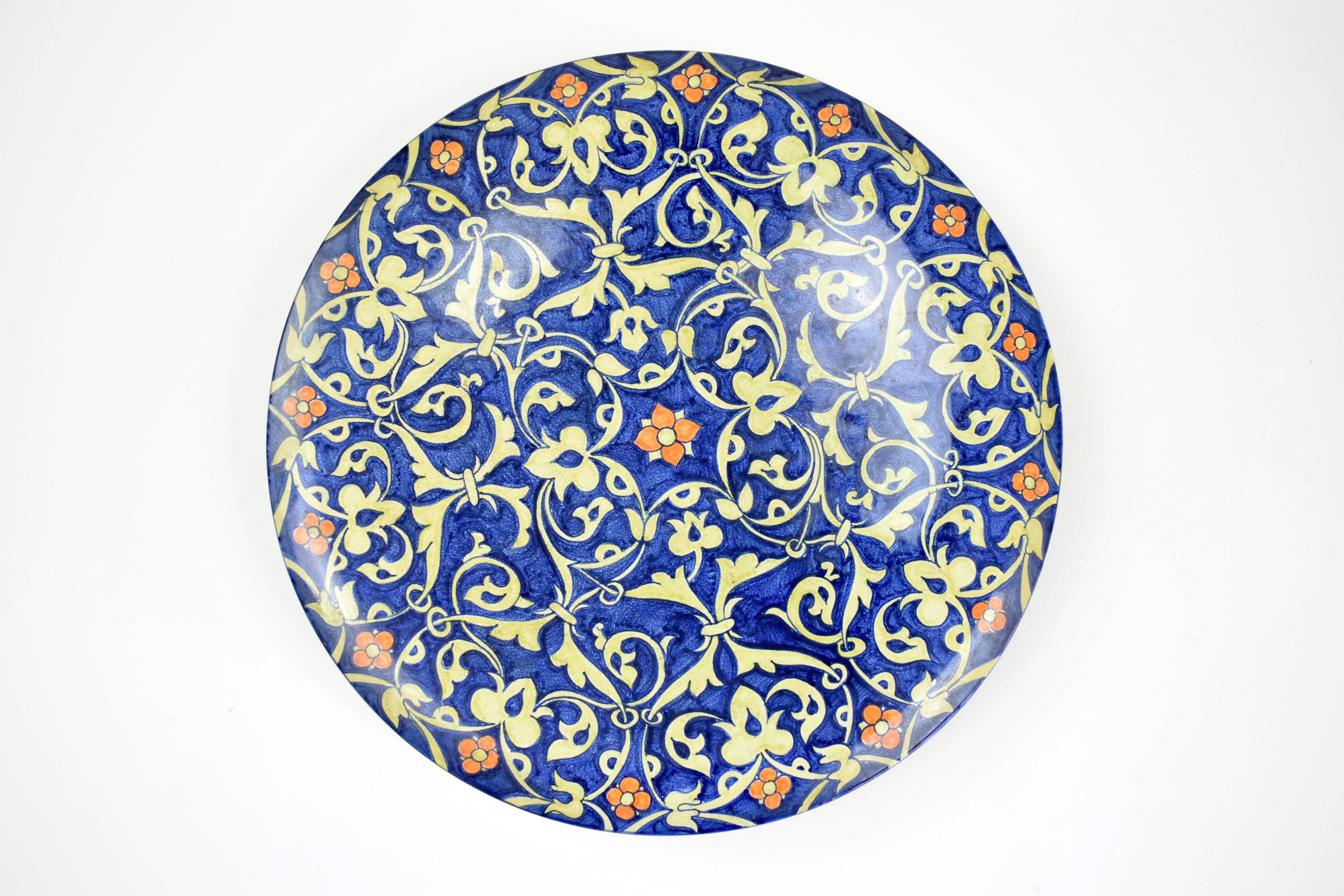 Hand-Crafted Italian Hand Painted Centerpiece Dish, 1930-1940