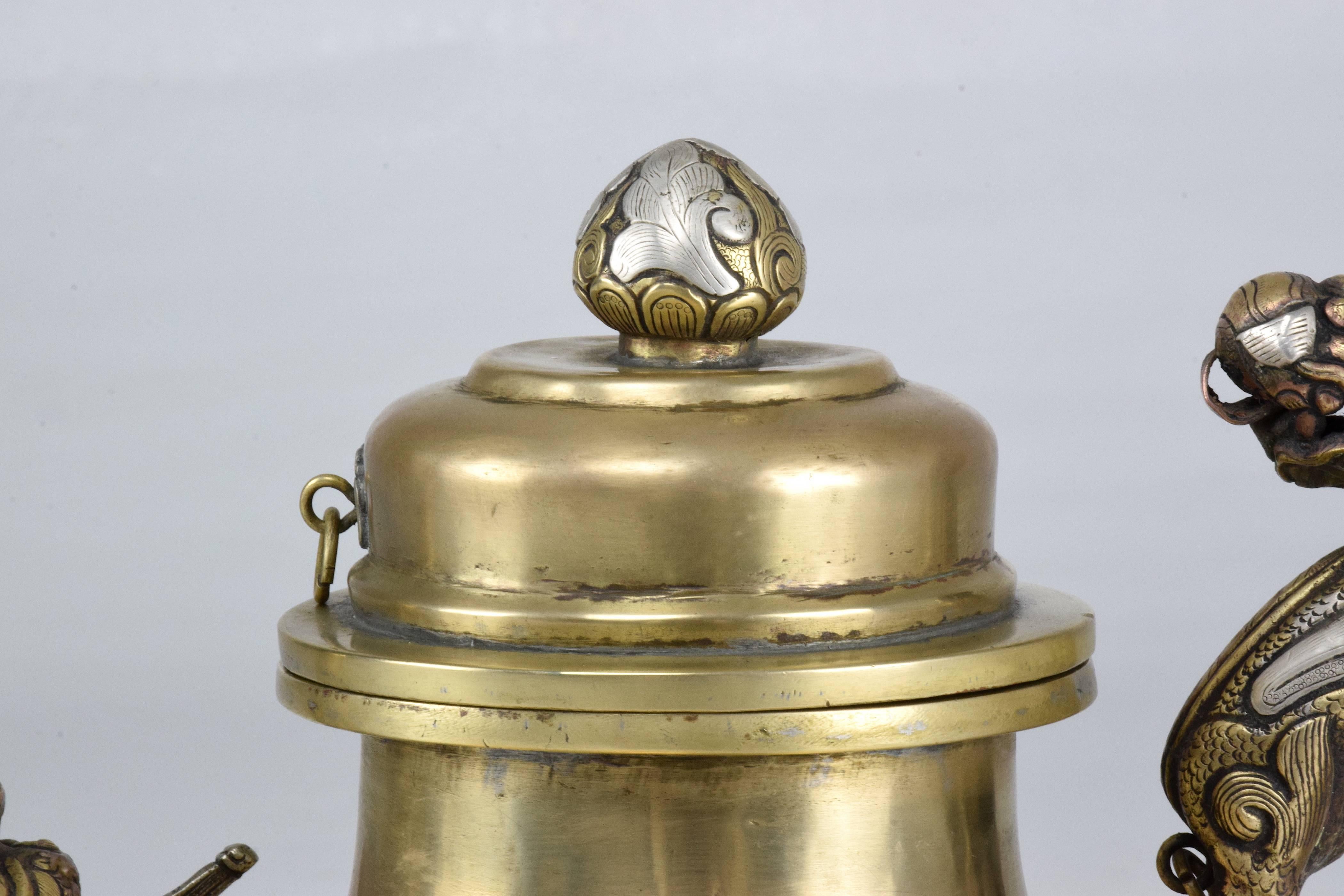 Antique Tibetan Dragon Teapot In Good Condition In Paris, FR