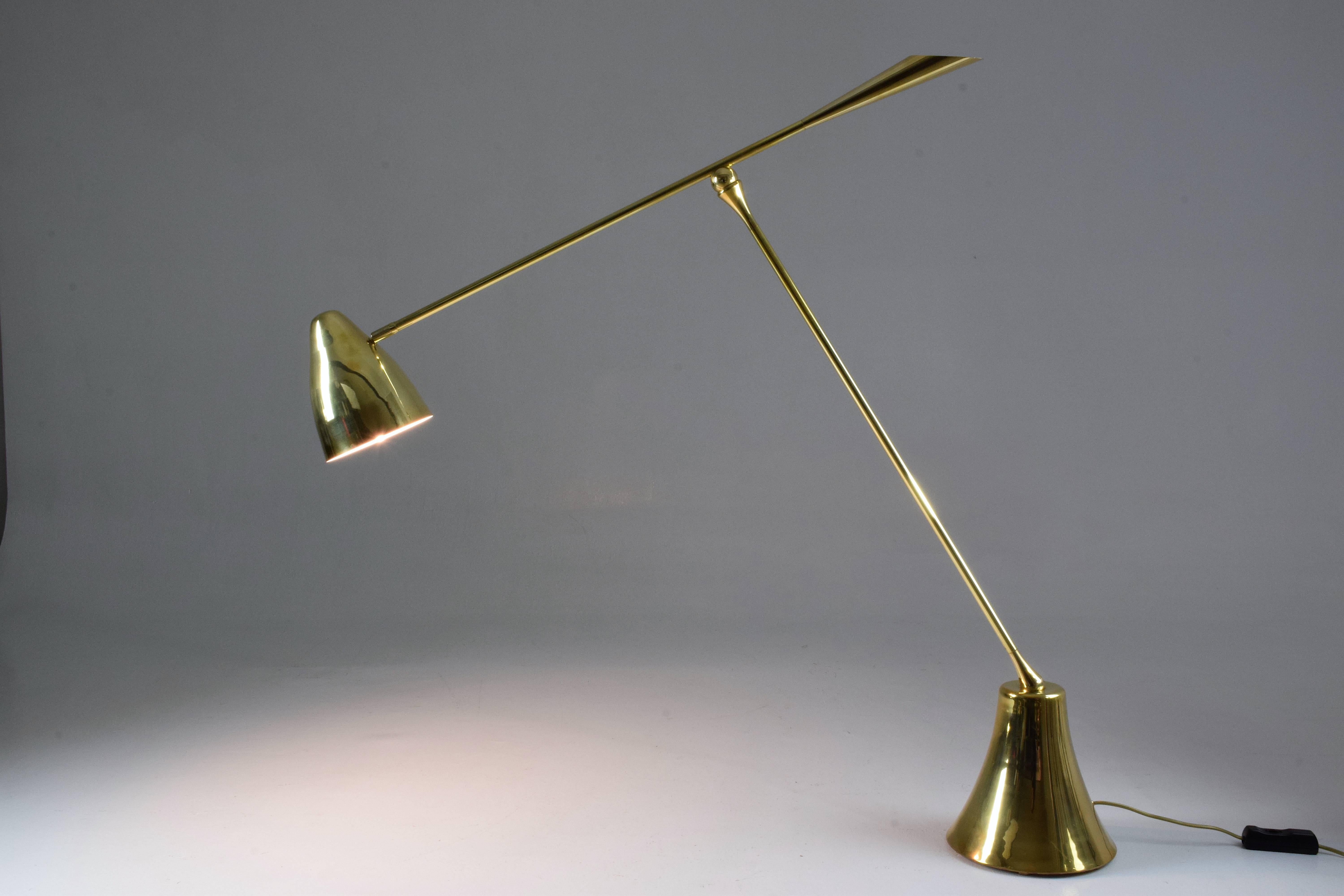 De.Light f3 Contemporary Articulating Brass Floor Lamp In New Condition For Sale In Paris, FR